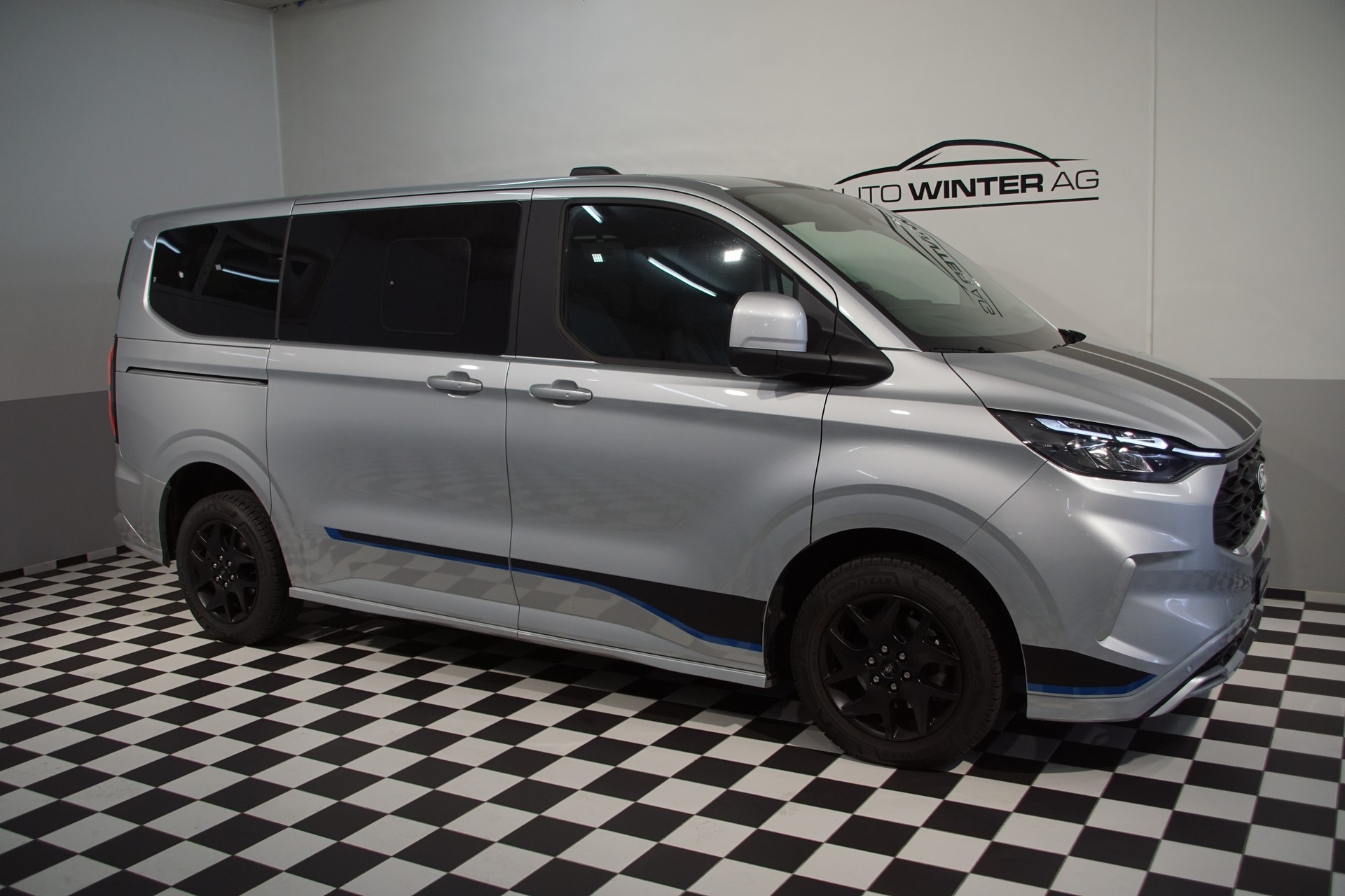 FORD Tourneo Bus 320 L1H1 Sport Automat 4x4 AWD-image-5