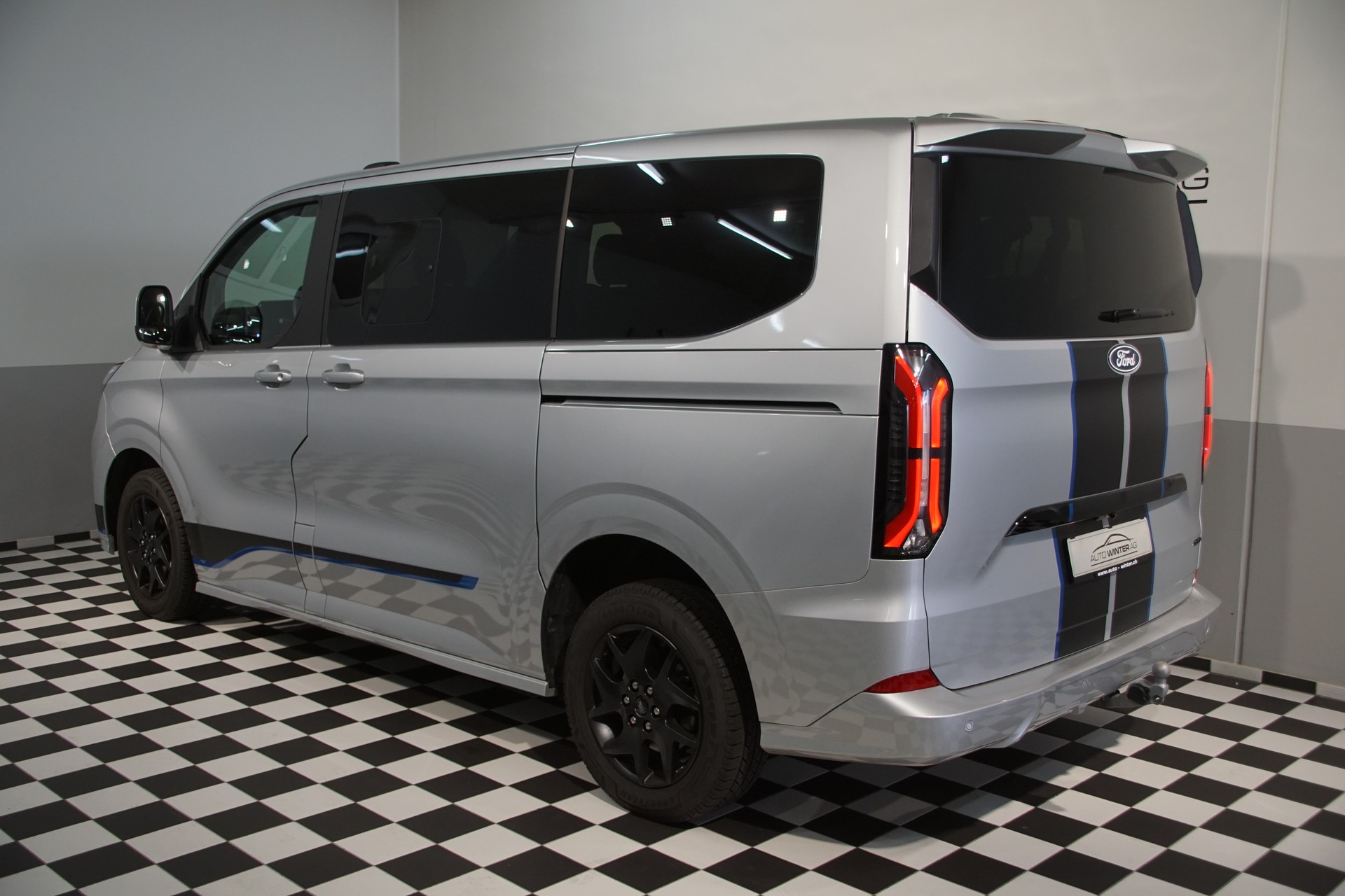 FORD Tourneo Bus 320 L1H1 Sport Automat 4x4 AWD-image-8