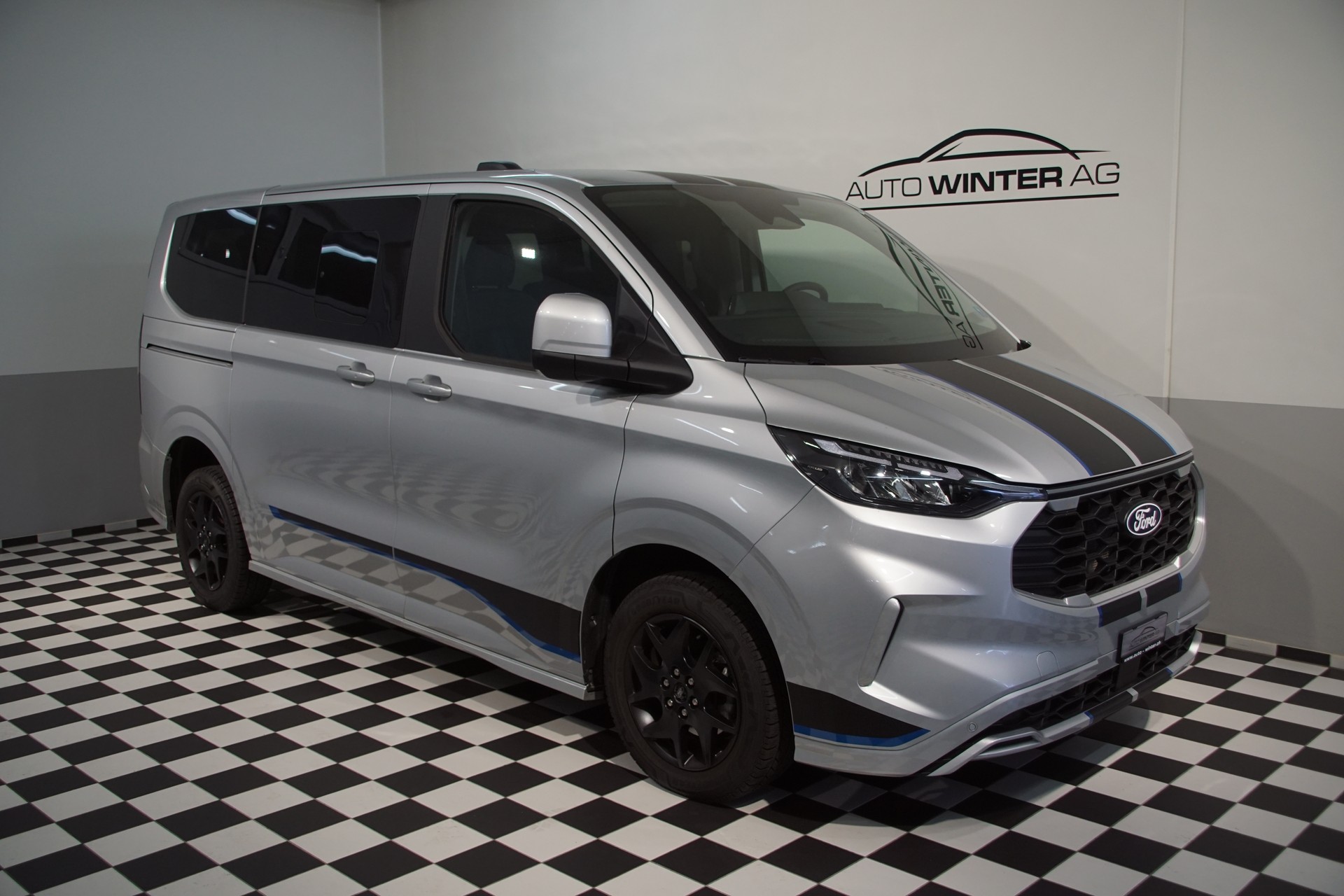 FORD Tourneo Bus 320 L1H1 Sport Automat 4x4 AWD-image-4