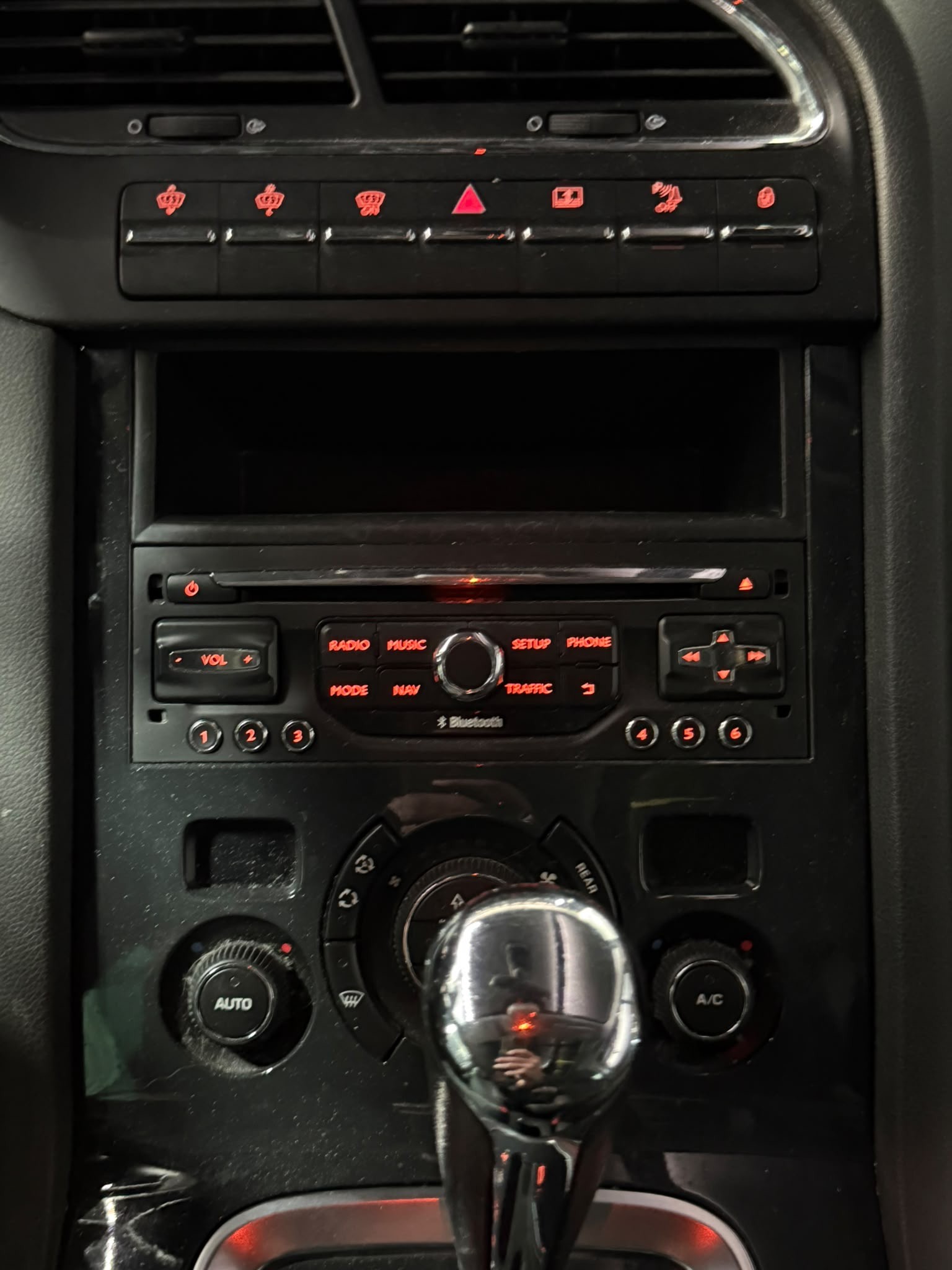 PEUGEOT 5008 1.6 BlueHDi Sensation Tiptronic-image-14