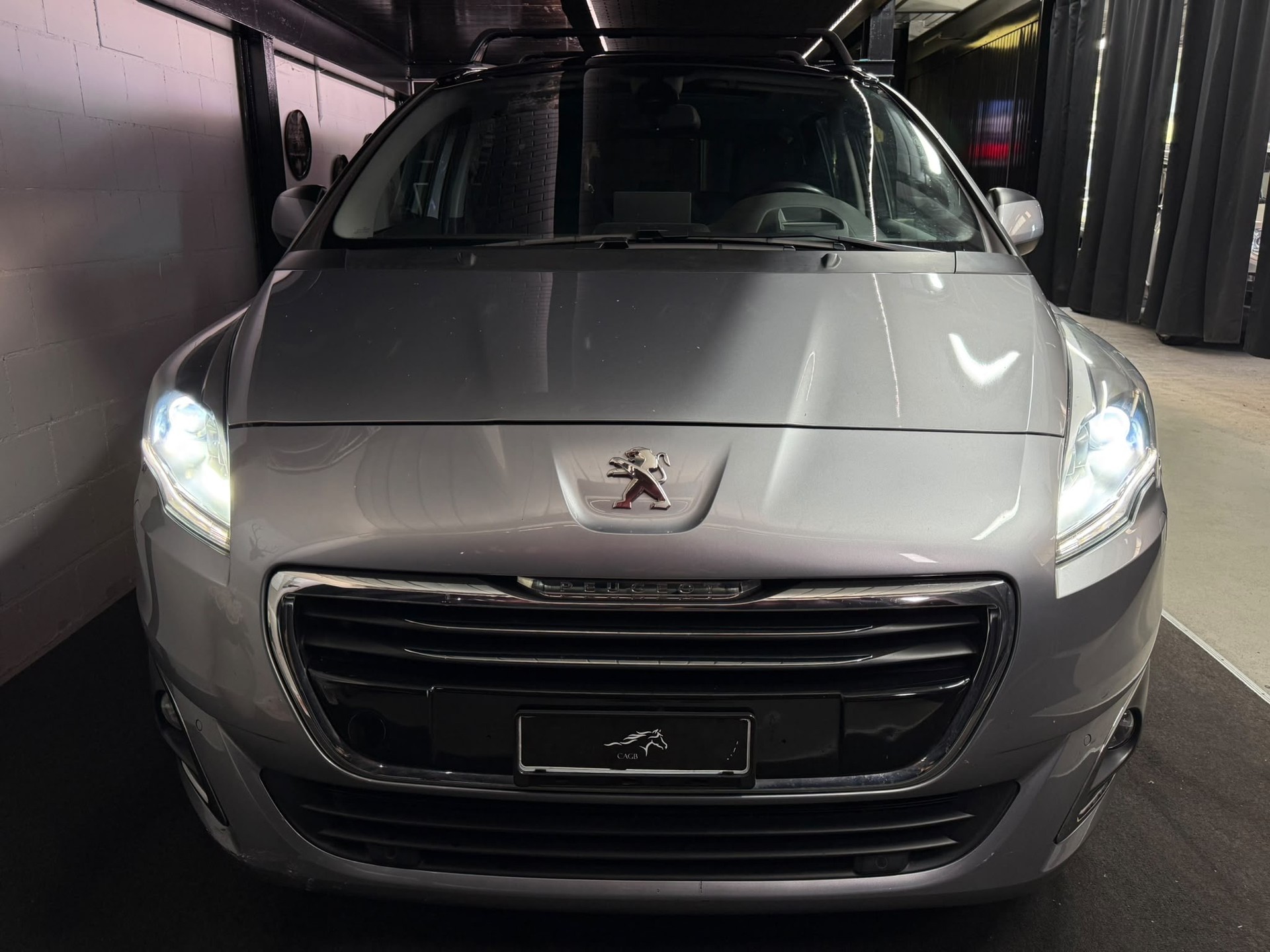 PEUGEOT 5008 1.6 BlueHDi Sensation Tiptronic-image-3