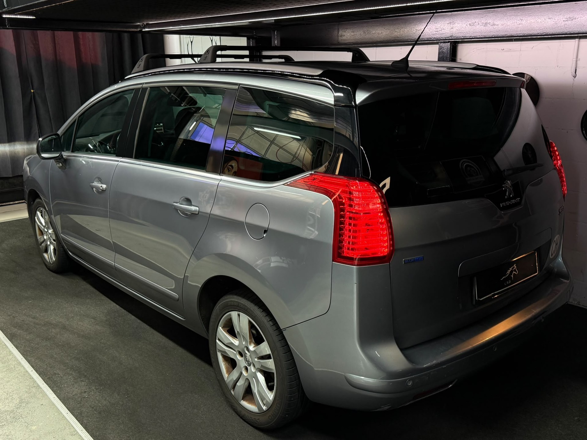PEUGEOT 5008 1.6 BlueHDi Sensation Tiptronic-image-5