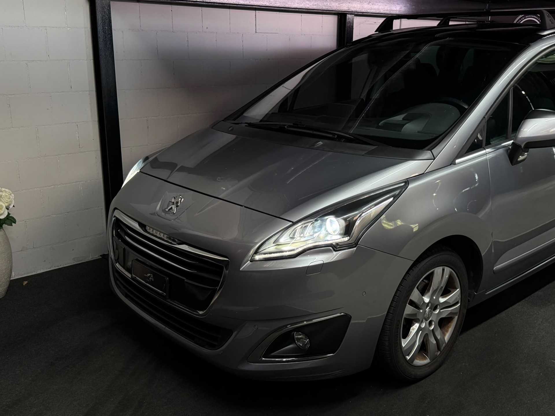 PEUGEOT 5008 1.6 BlueHDi Sensation Tiptronic-image-2