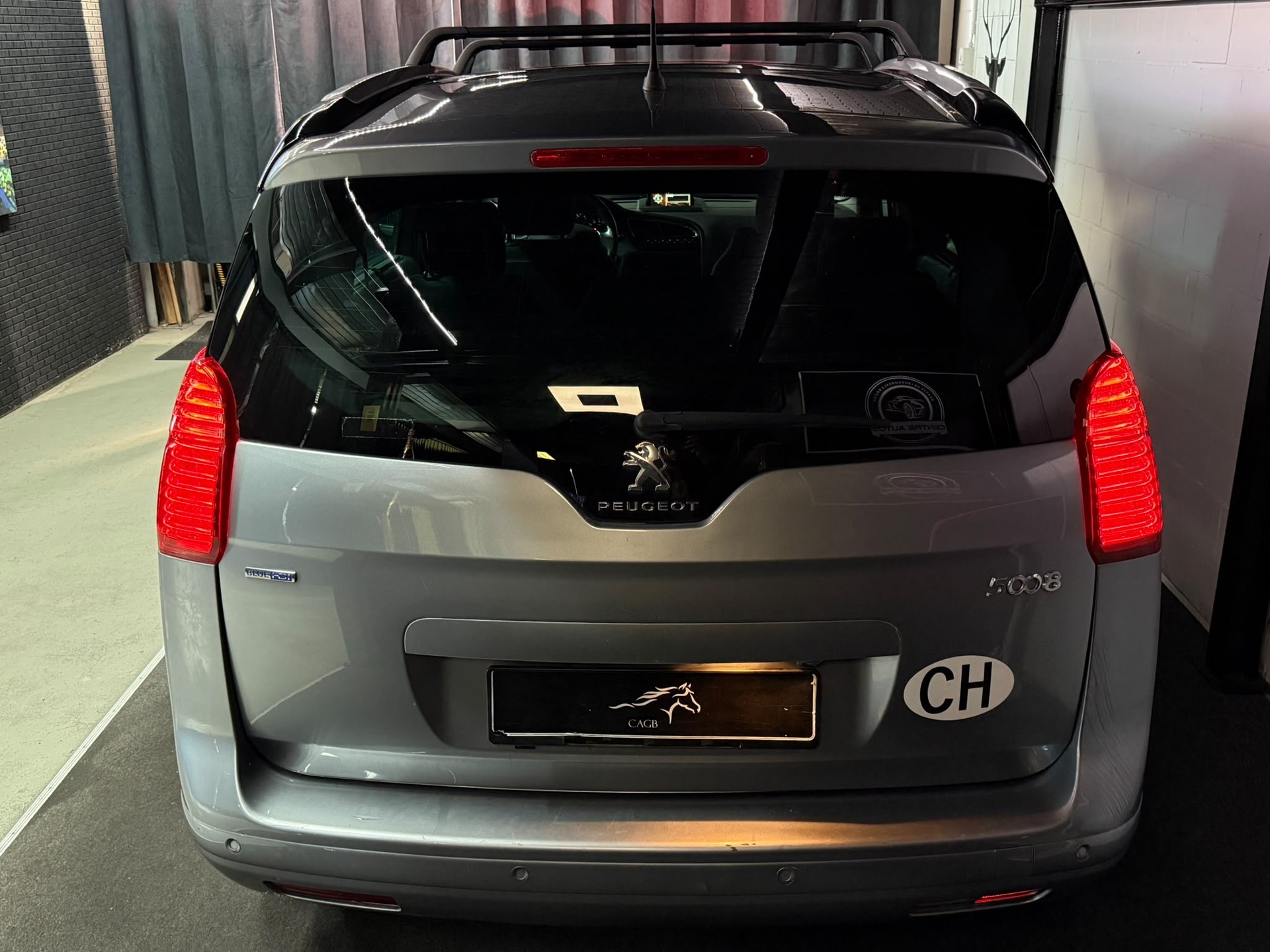 PEUGEOT 5008 1.6 BlueHDi Sensation Tiptronic-image-4