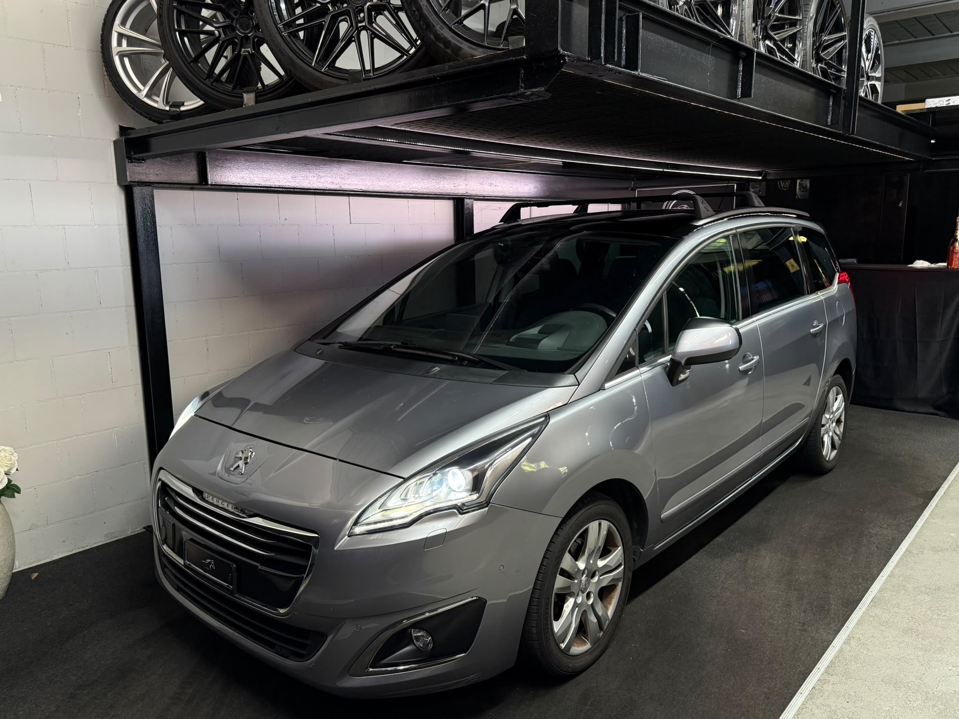 PEUGEOT 5008 1.6 BlueHDi Sensation Tiptronic-image-0