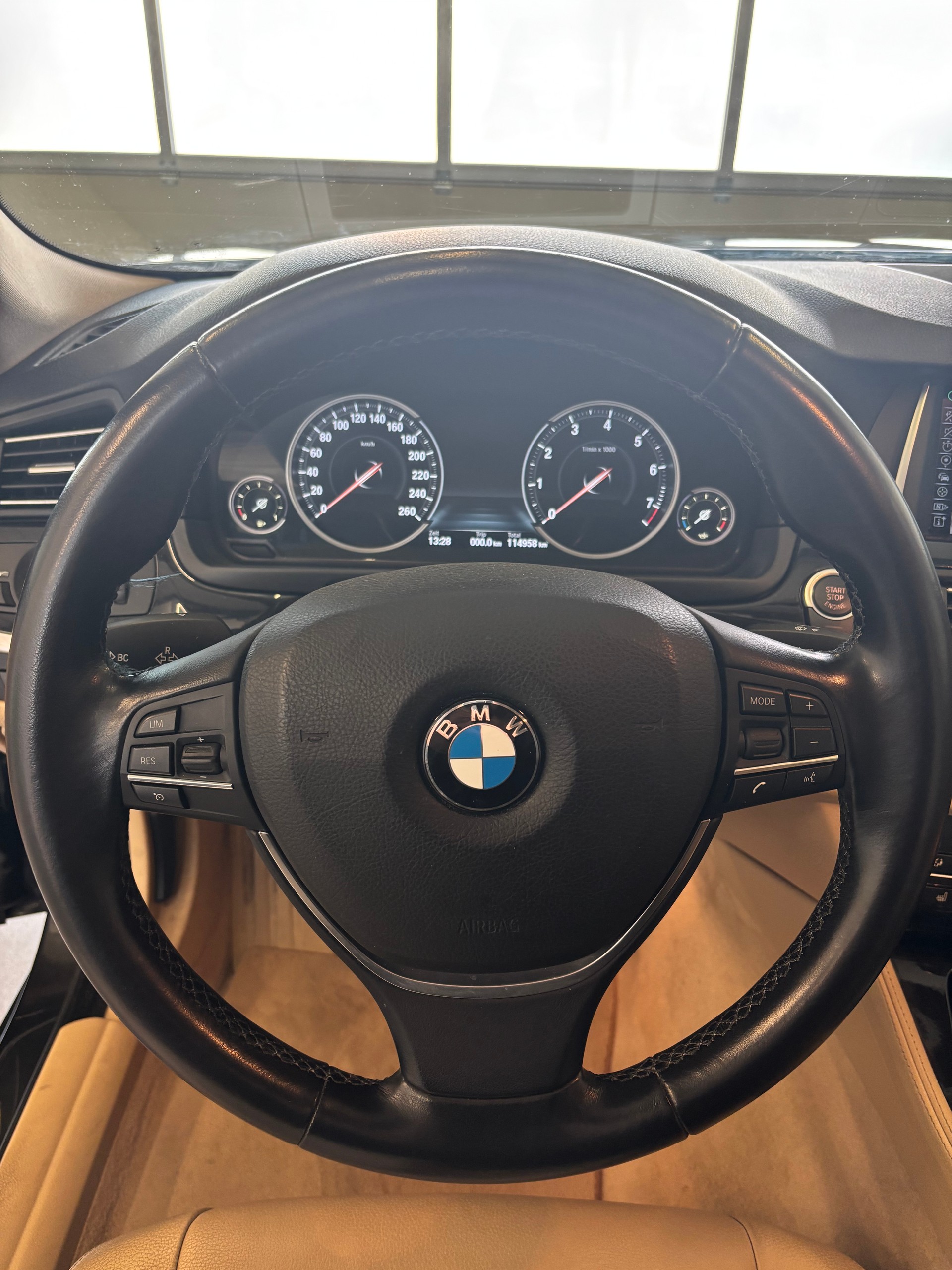 BMW 528i Touring xDrive Luxury Line Steptronic-image-9