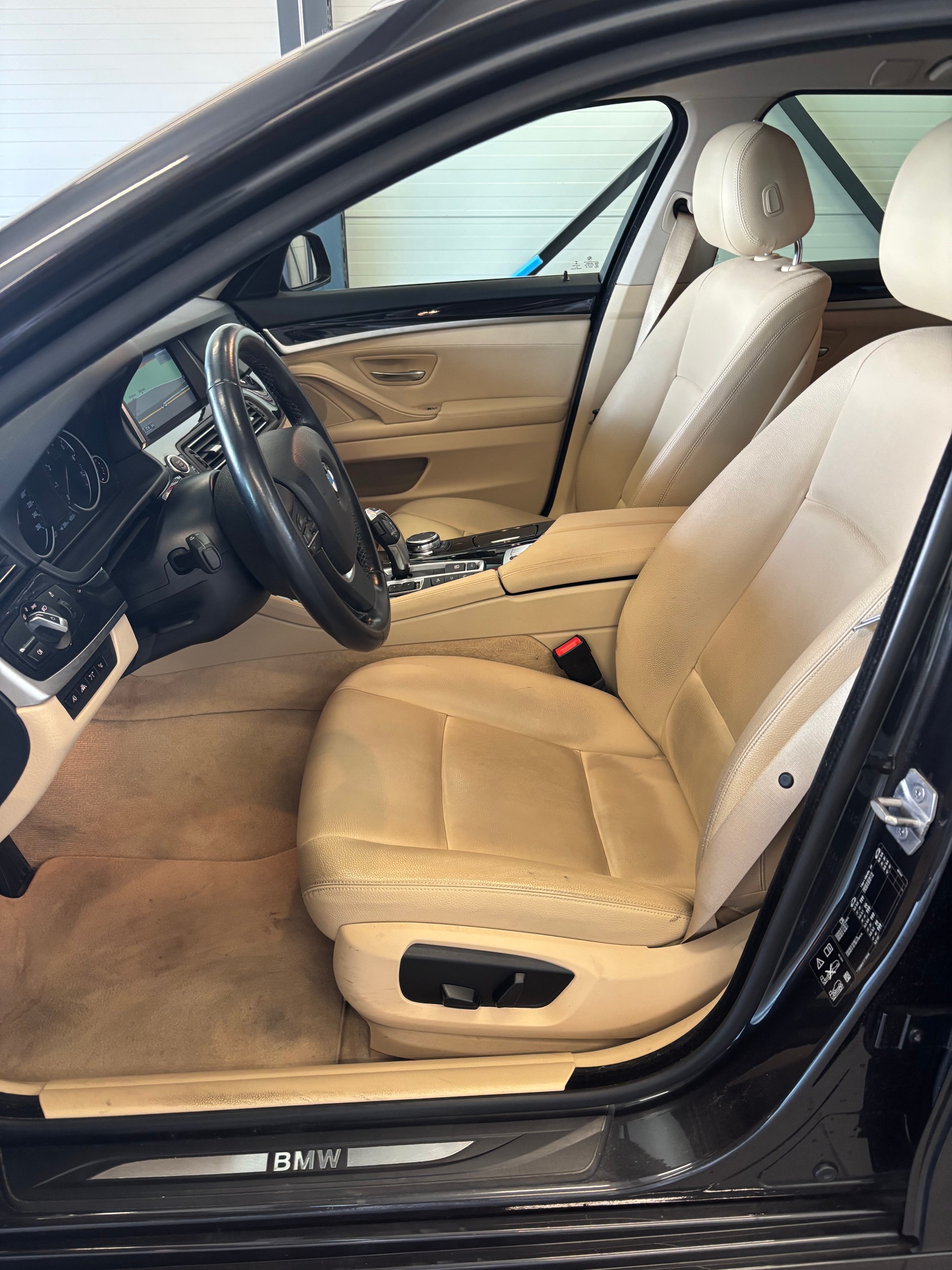 BMW 528i Touring xDrive Luxury Line Steptronic-image-8