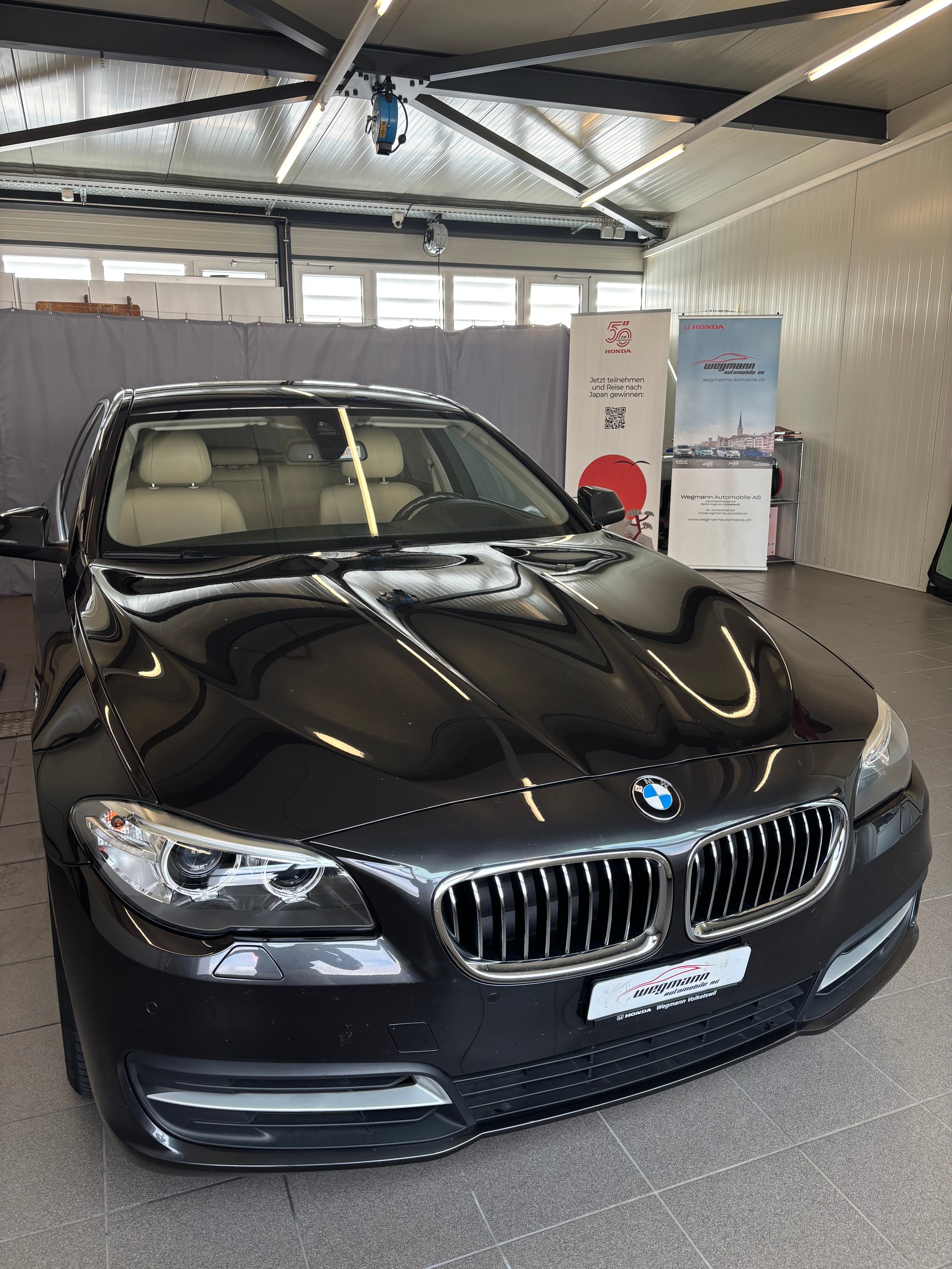BMW 528i Touring xDrive Luxury Line Steptronic-showroom-element-2