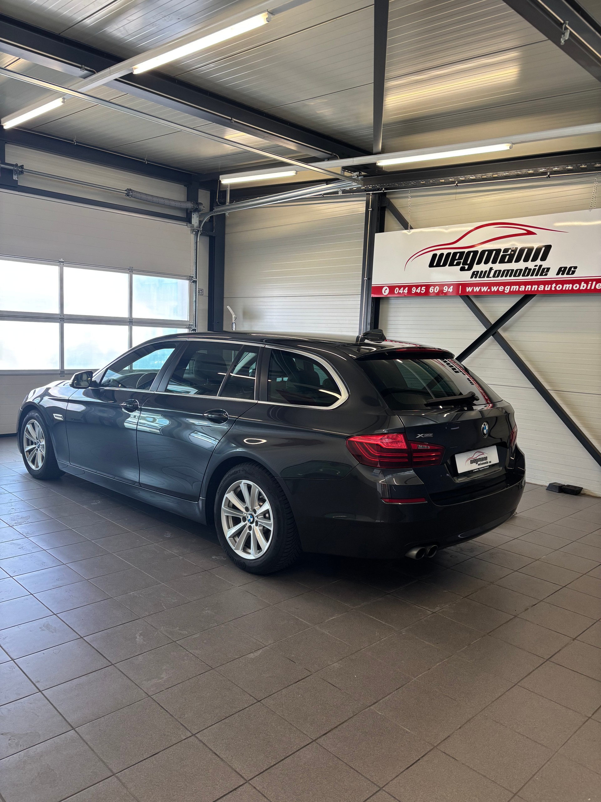 BMW 528i Touring xDrive Luxury Line Steptronic-image-5