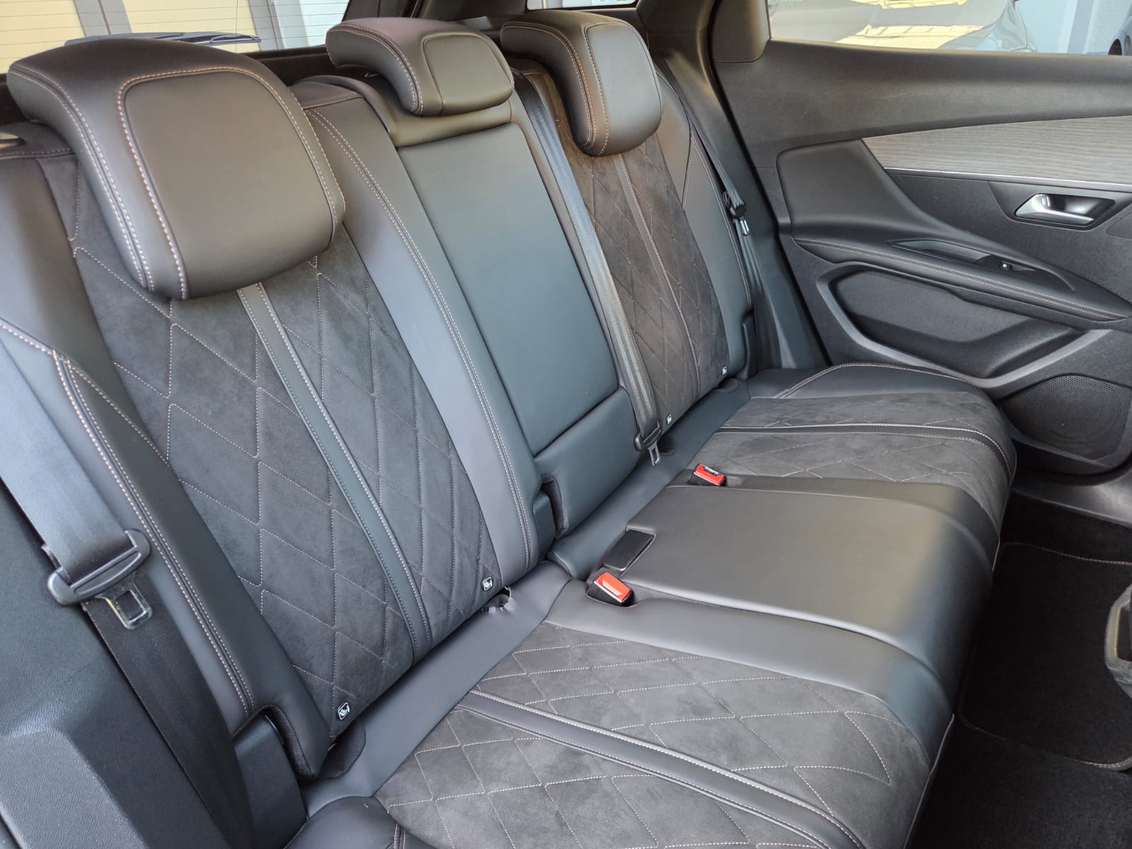 PEUGEOT 3008 2.0 BlueHDi GT EAT-image-14