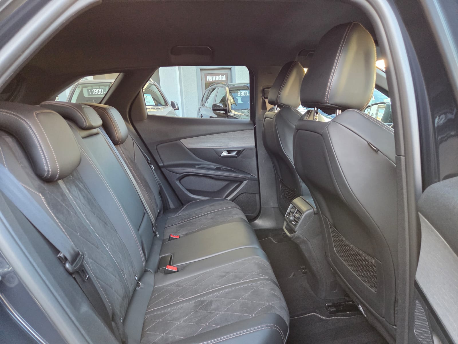 PEUGEOT 3008 2.0 BlueHDi GT EAT-image-13