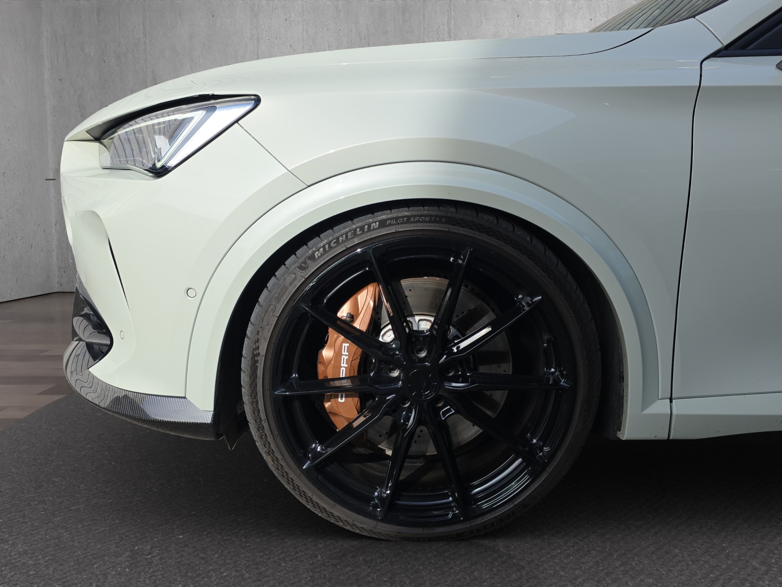 CUPRA Formentor 2.5TSI VZ5 Taiga Grey 4Drive DSG *ABT AKRAPOVIC EDITION*-image-13
