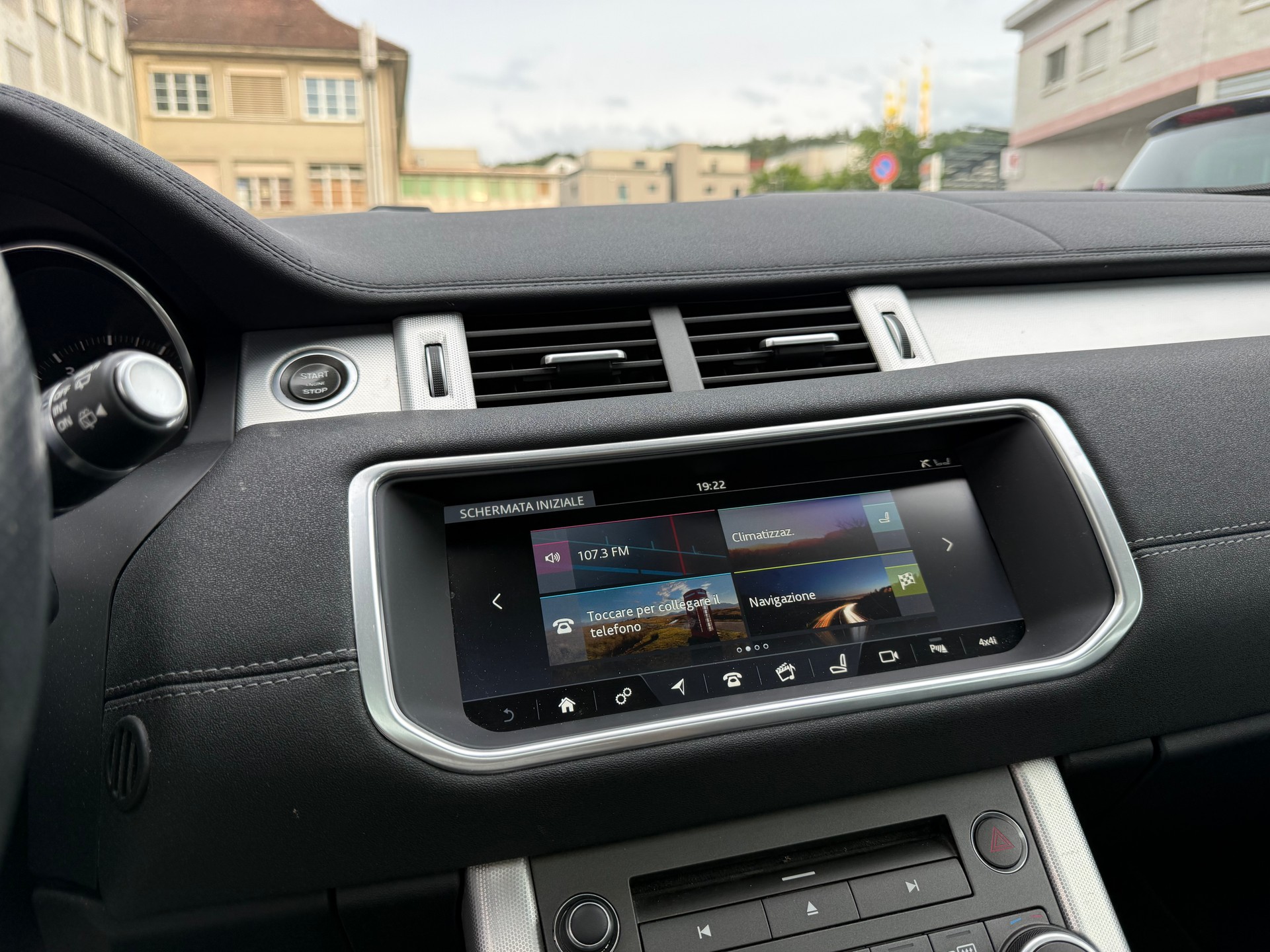 LAND ROVER Range Rover Evoque 2.0 Si4 HSE Dynamic AT9-image-7