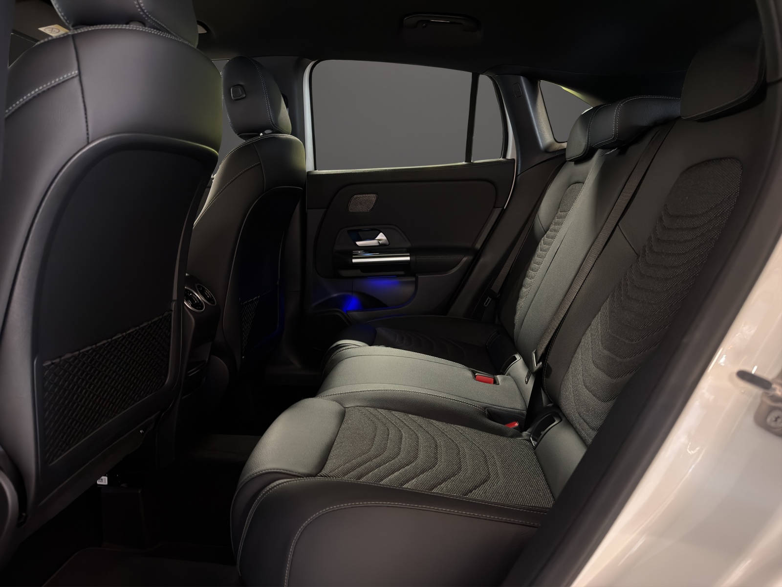MERCEDES-BENZ GLA 200 Night Star-image-9