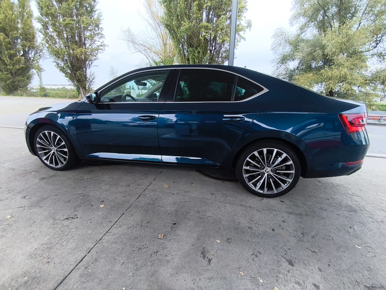 SKODA Superb 2.0TSI L&K 4x4 DSG-image-4