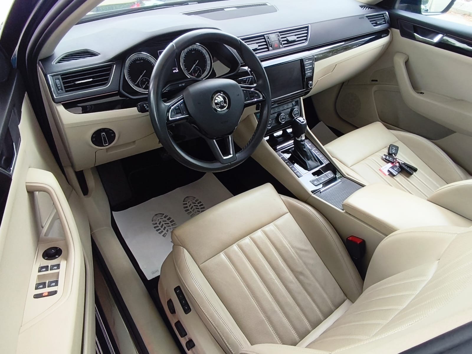 SKODA Superb 2.0TSI L&K 4x4 DSG-image-10