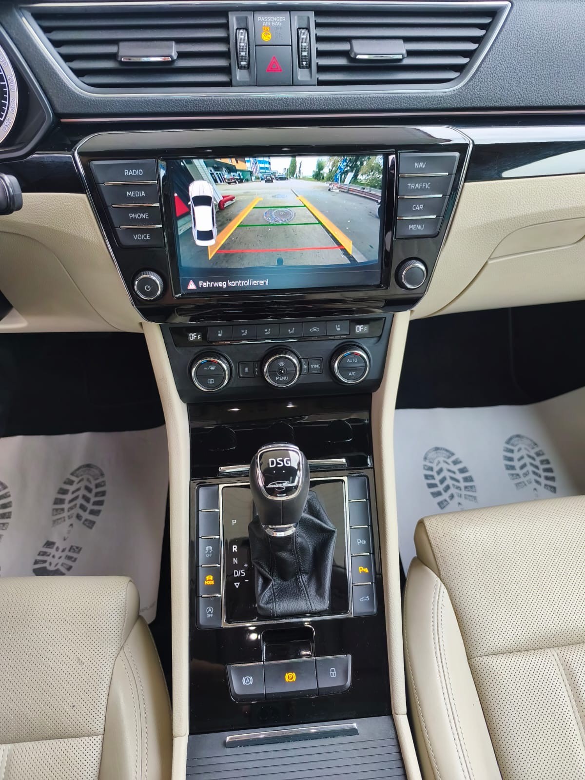 SKODA Superb 2.0TSI L&K 4x4 DSG-image-17