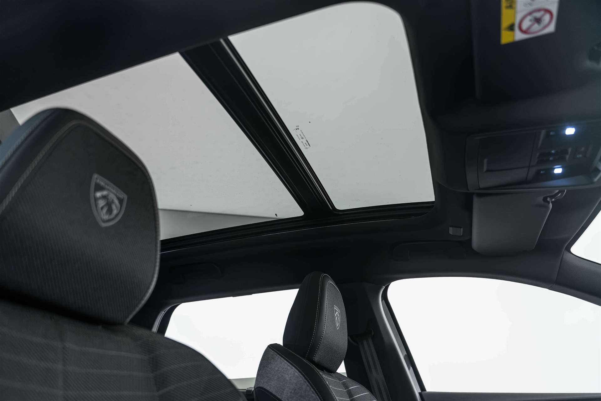 PEUGEOT 5008 145 Hybrid GT 7-Plätzer e-DCS-Automat-image-13