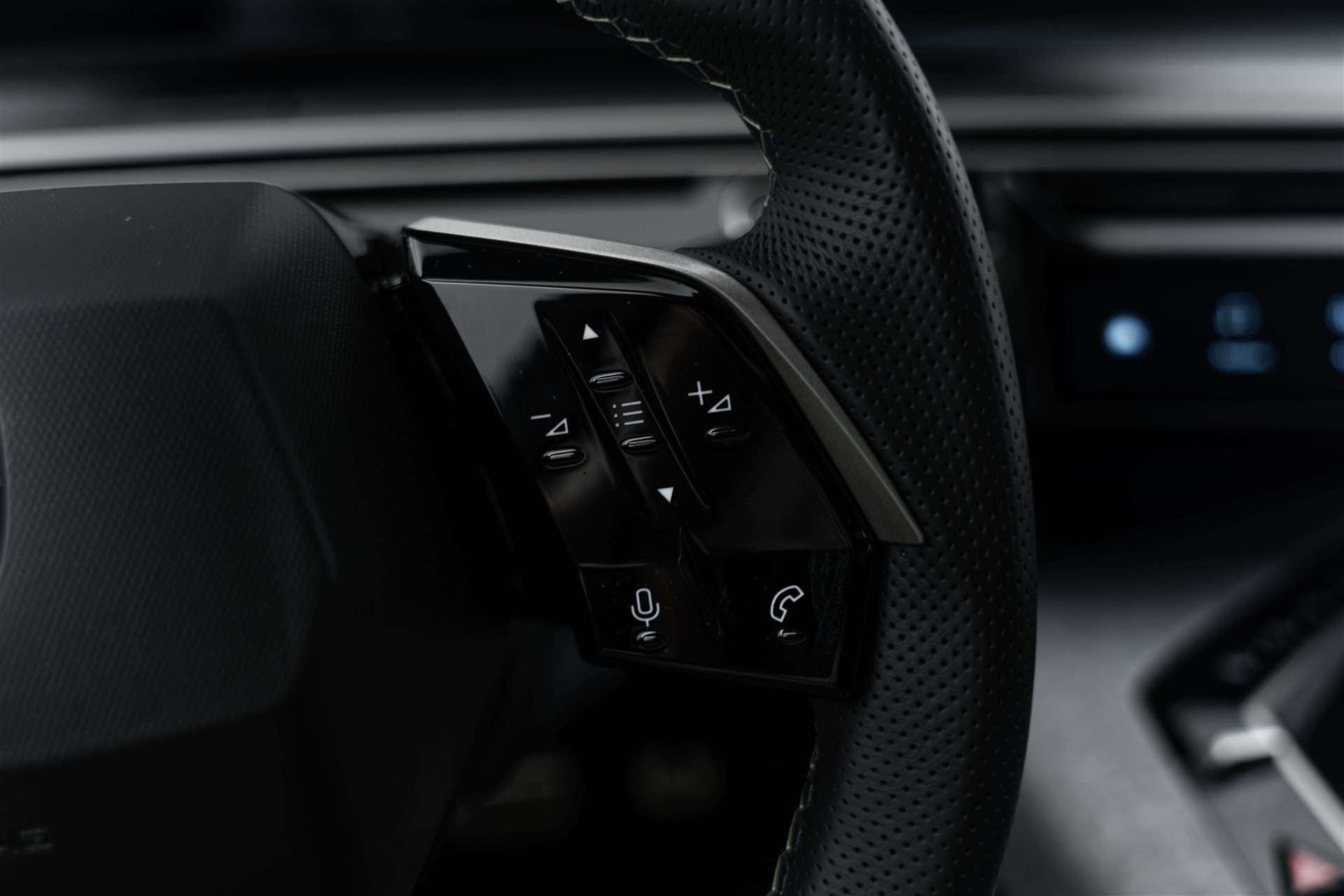 PEUGEOT 5008 145 Hybrid GT 7-Plätzer e-DCS-Automat-image-18
