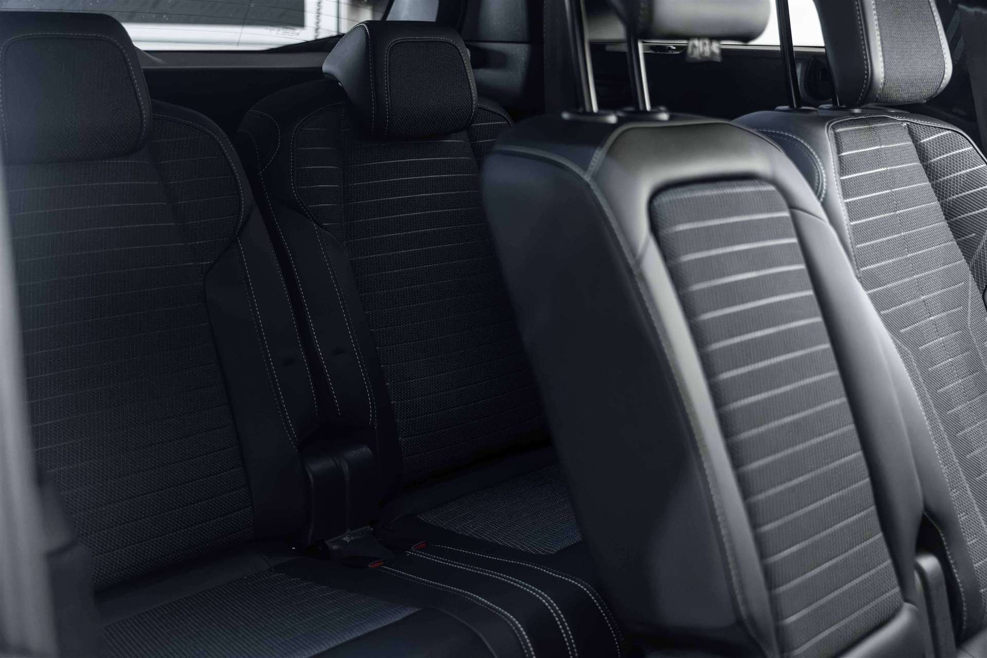 PEUGEOT 5008 145 Hybrid GT 7-Plätzer e-DCS-Automat-image-16