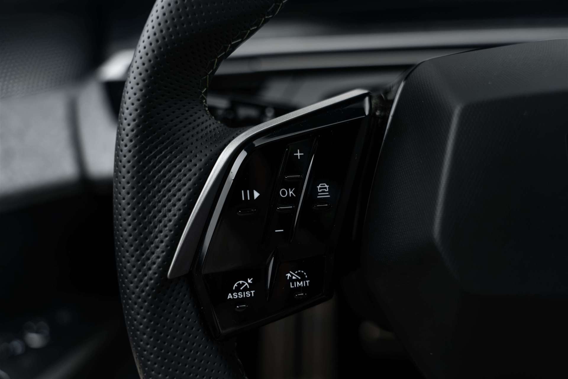 PEUGEOT 5008 145 Hybrid GT 7-Plätzer e-DCS-Automat-image-17