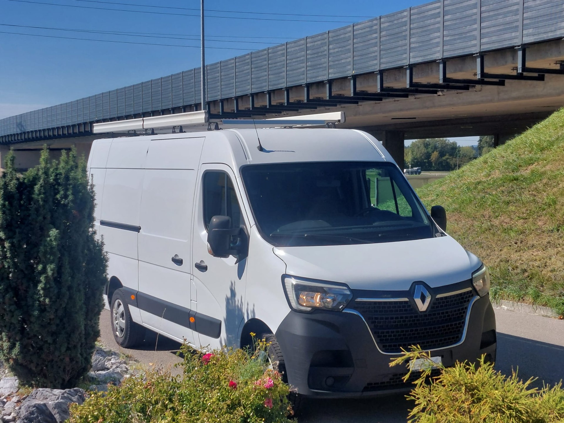 RENAULT Master T35 dCi 165 L3H2 mit AHK 2.5to-image-2