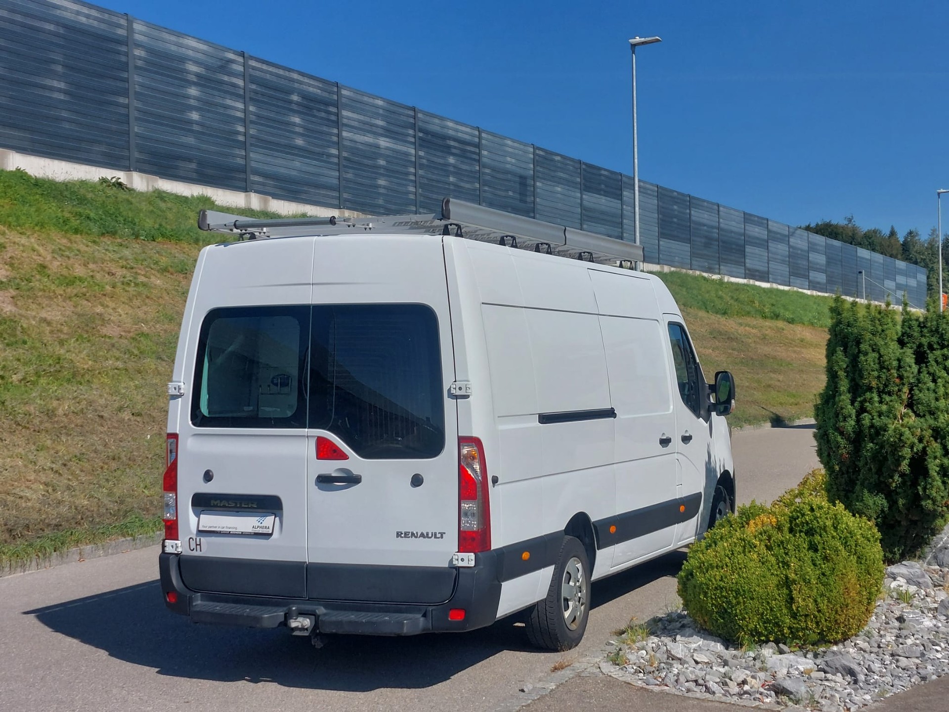 RENAULT Master T35 dCi 165 L3H2 mit AHK 2.5to-image-3