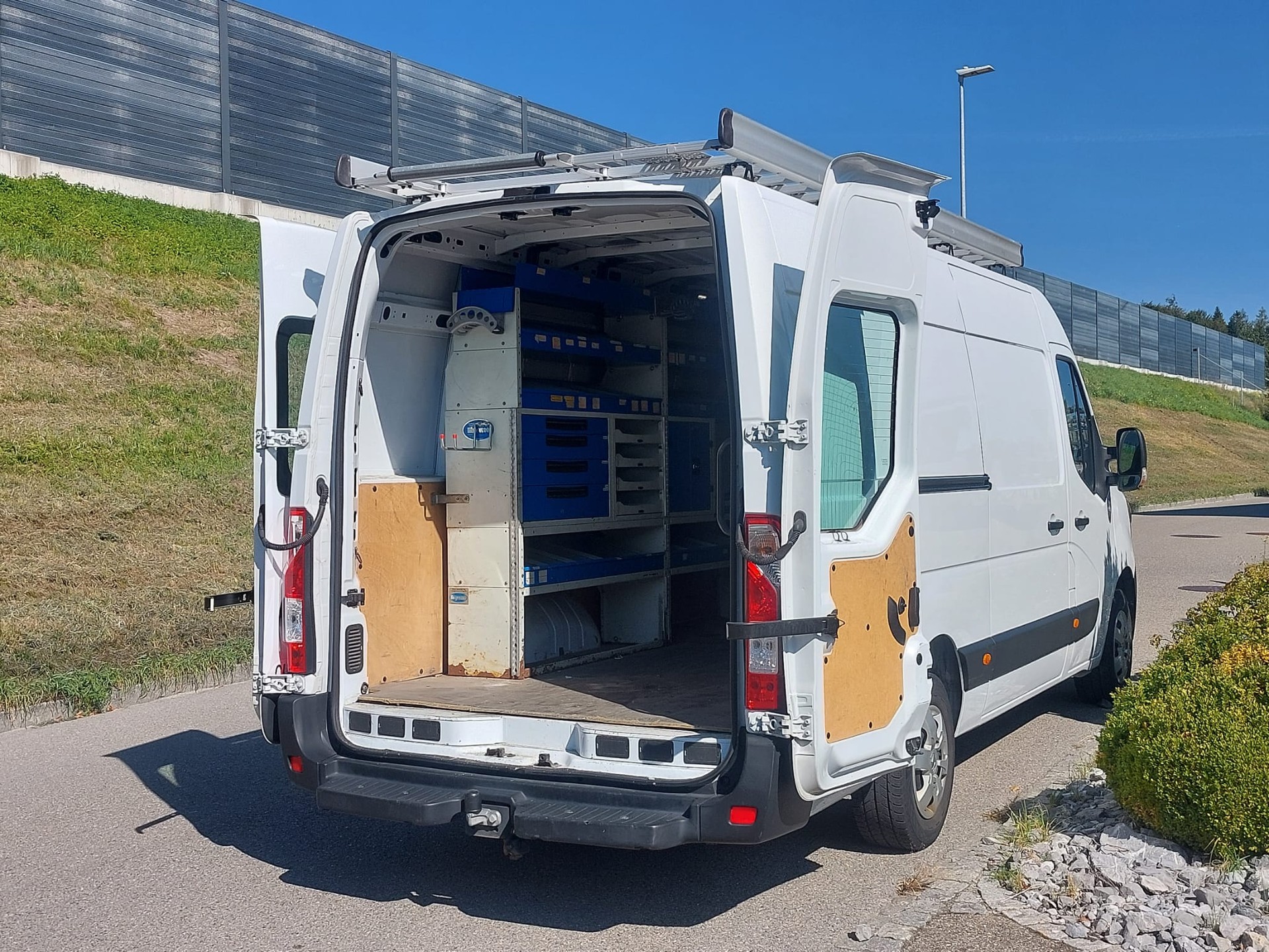 RENAULT Master T35 dCi 165 L3H2 mit AHK 2.5to-image-11