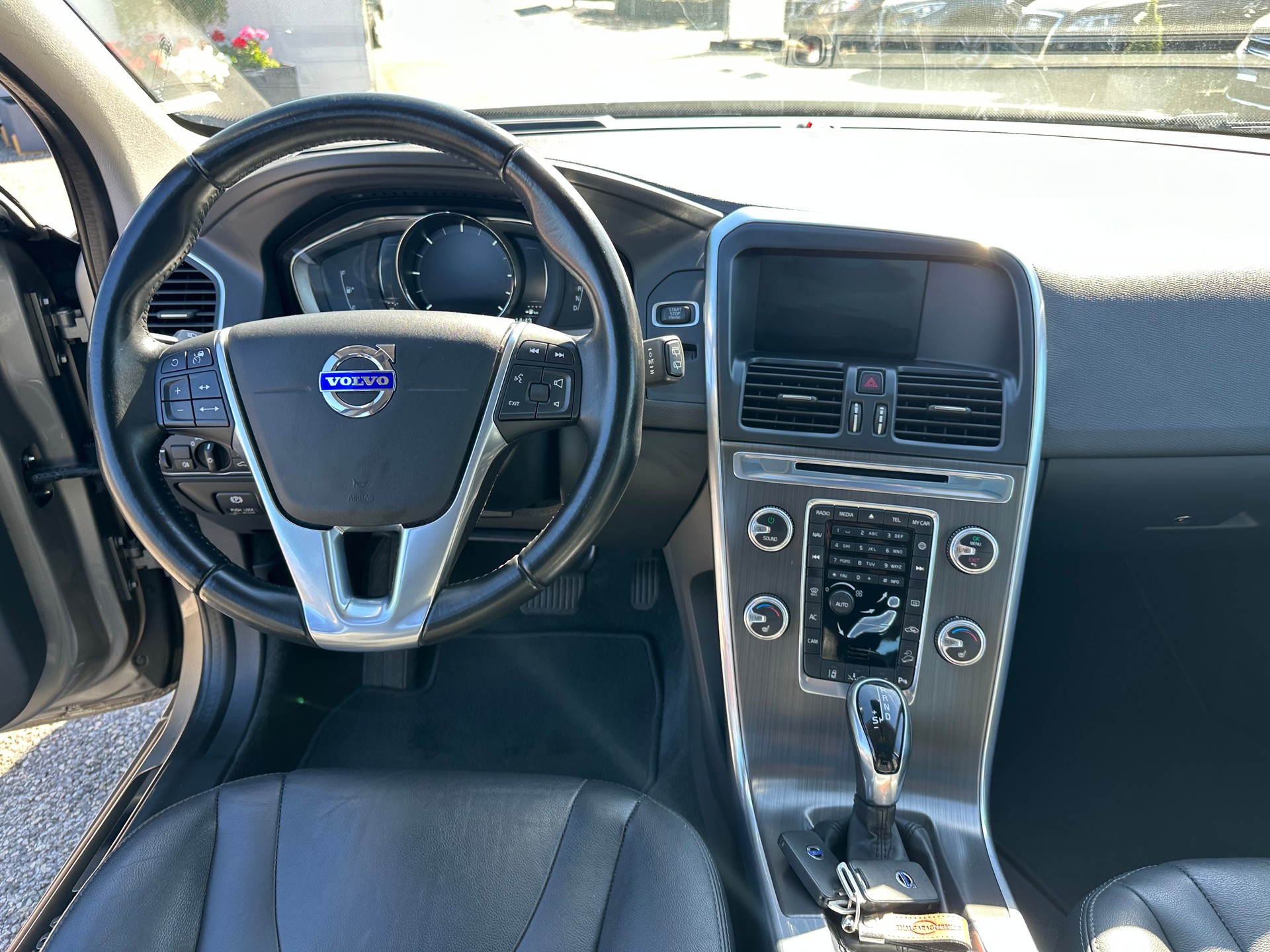 VOLVO XC60 D4 AWD Summum Geartronic-image-11