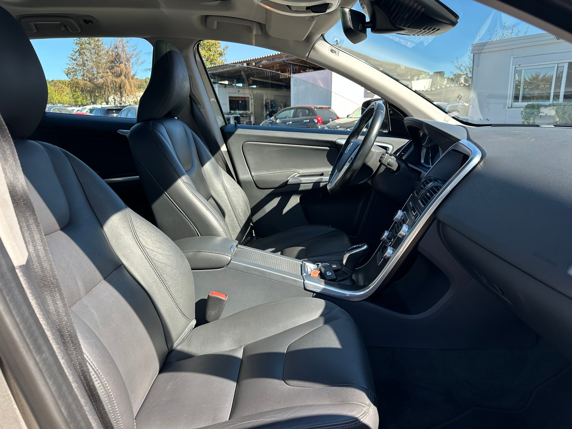 VOLVO XC60 D4 AWD Summum Geartronic-image-2