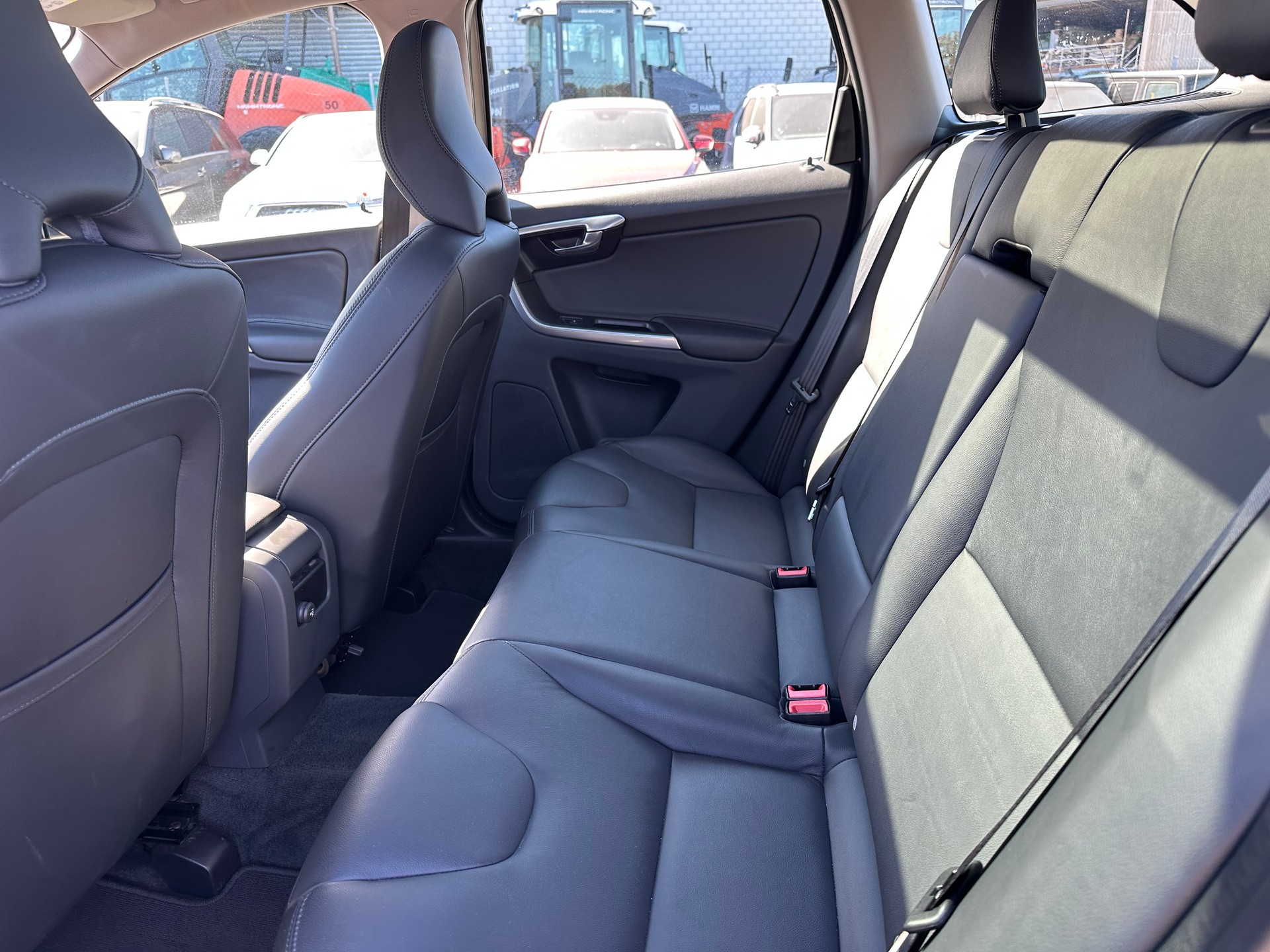 VOLVO XC60 D4 AWD Summum Geartronic-image-10