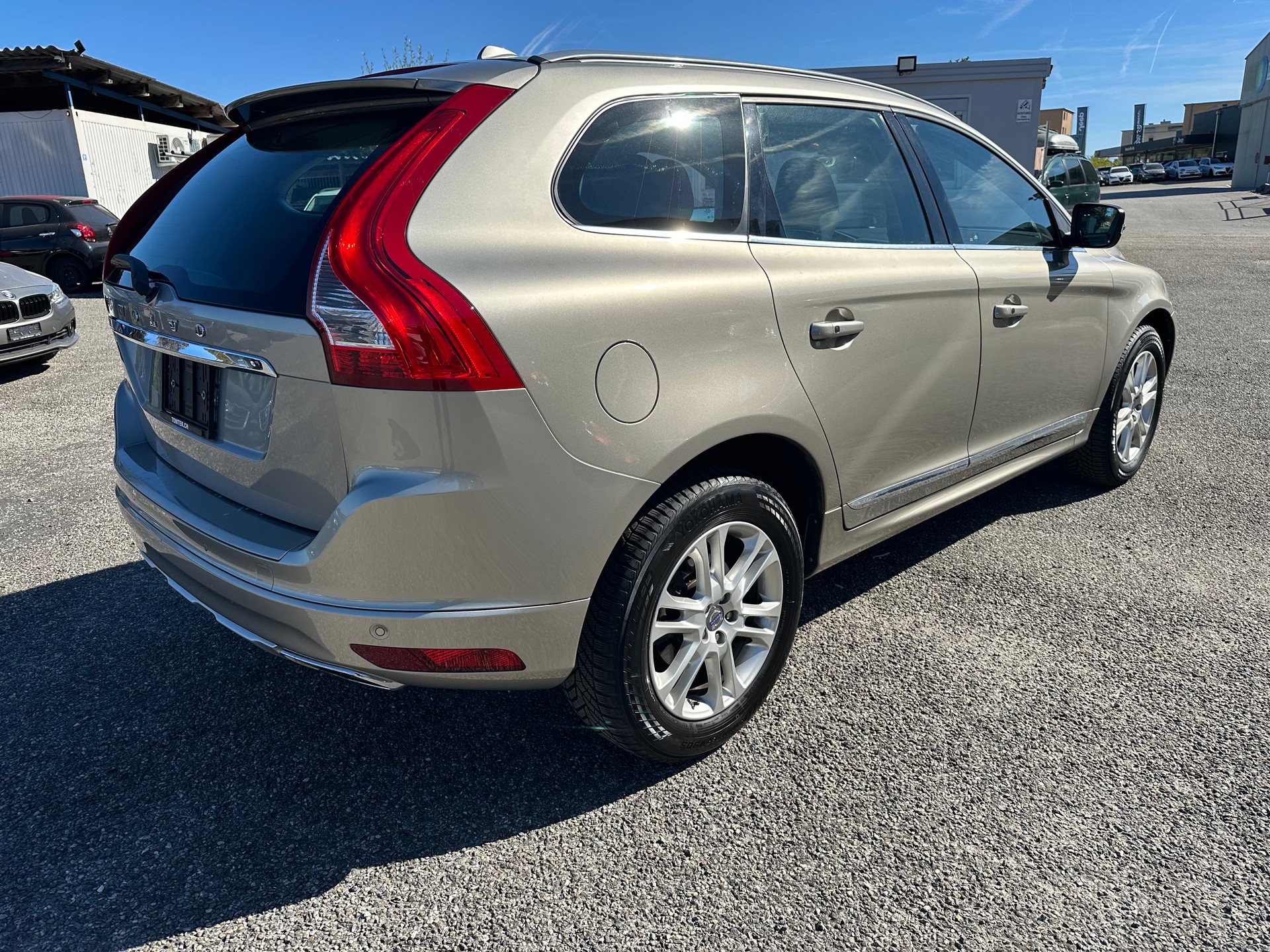 VOLVO XC60 D4 AWD Summum Geartronic-image-3