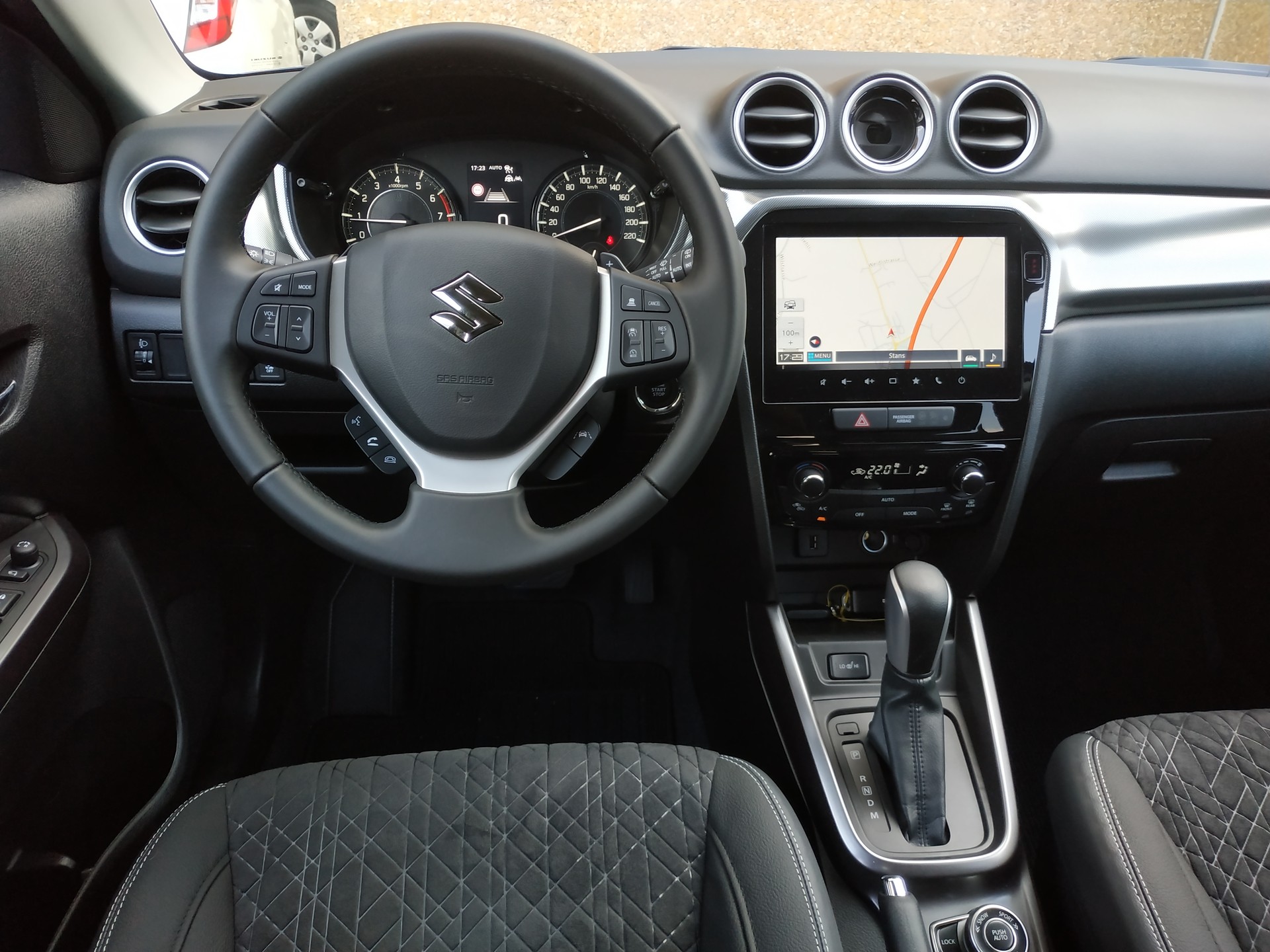 SUZUKI Vitara 1.4 Boosterjet Compact Top 4x4 Hybrid Automatic-image-11