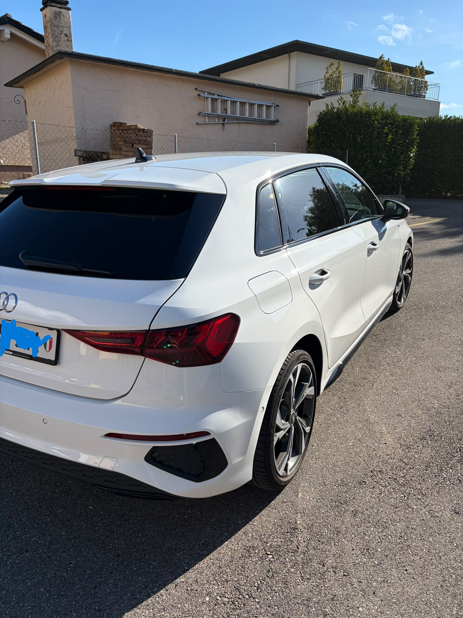 AUDI 1.5 35 TFSI S Line Attraction S-Tronic-image-4