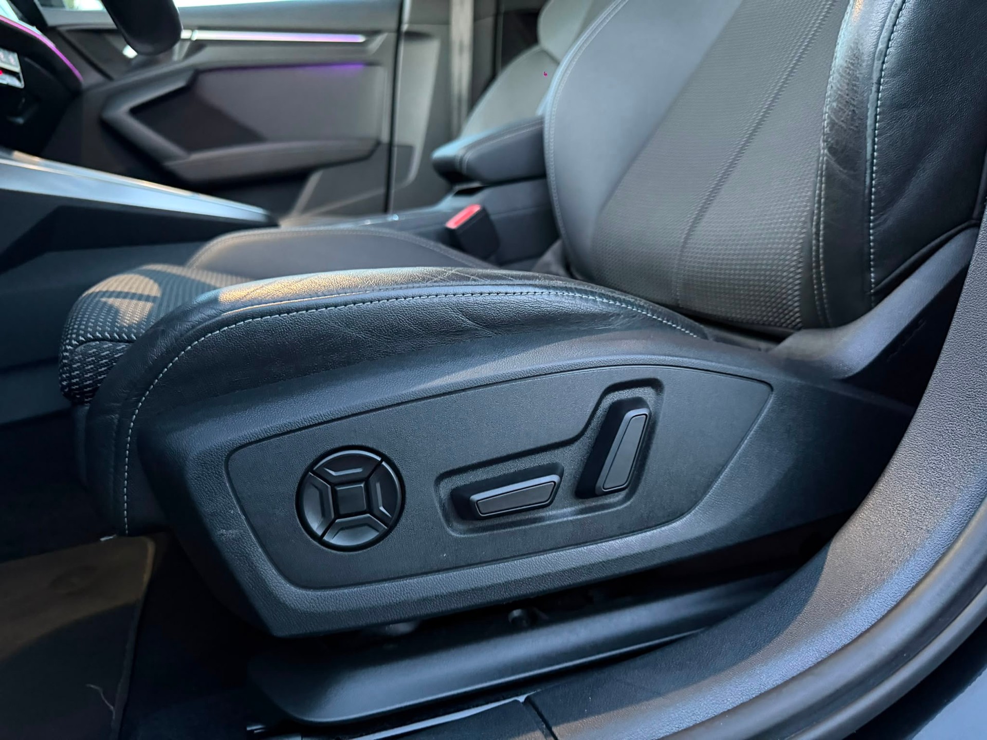 AUDI A3 Sportback 35 TDI S-LINE S-tronic FULL BLACKGARANTIE 2 ans expertiser du jour 🇨🇭-image-11