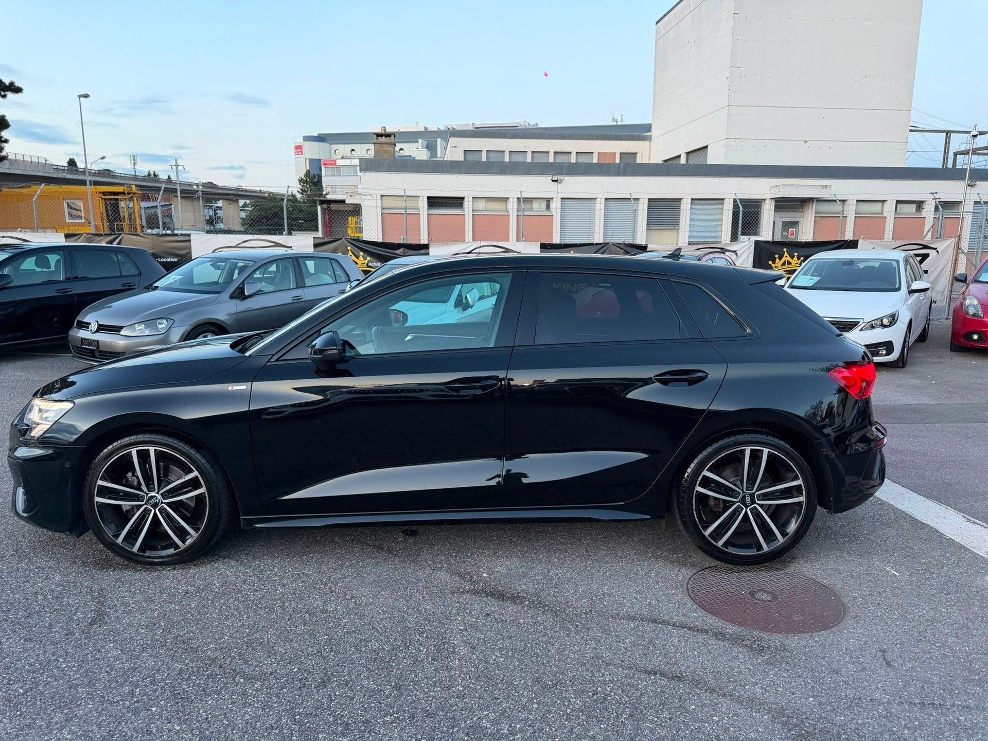 AUDI A3 Sportback 35 TDI S-LINE S-tronic FULL BLACKGARANTIE 2 ans expertiser du jour 🇨🇭-showroom-element-2