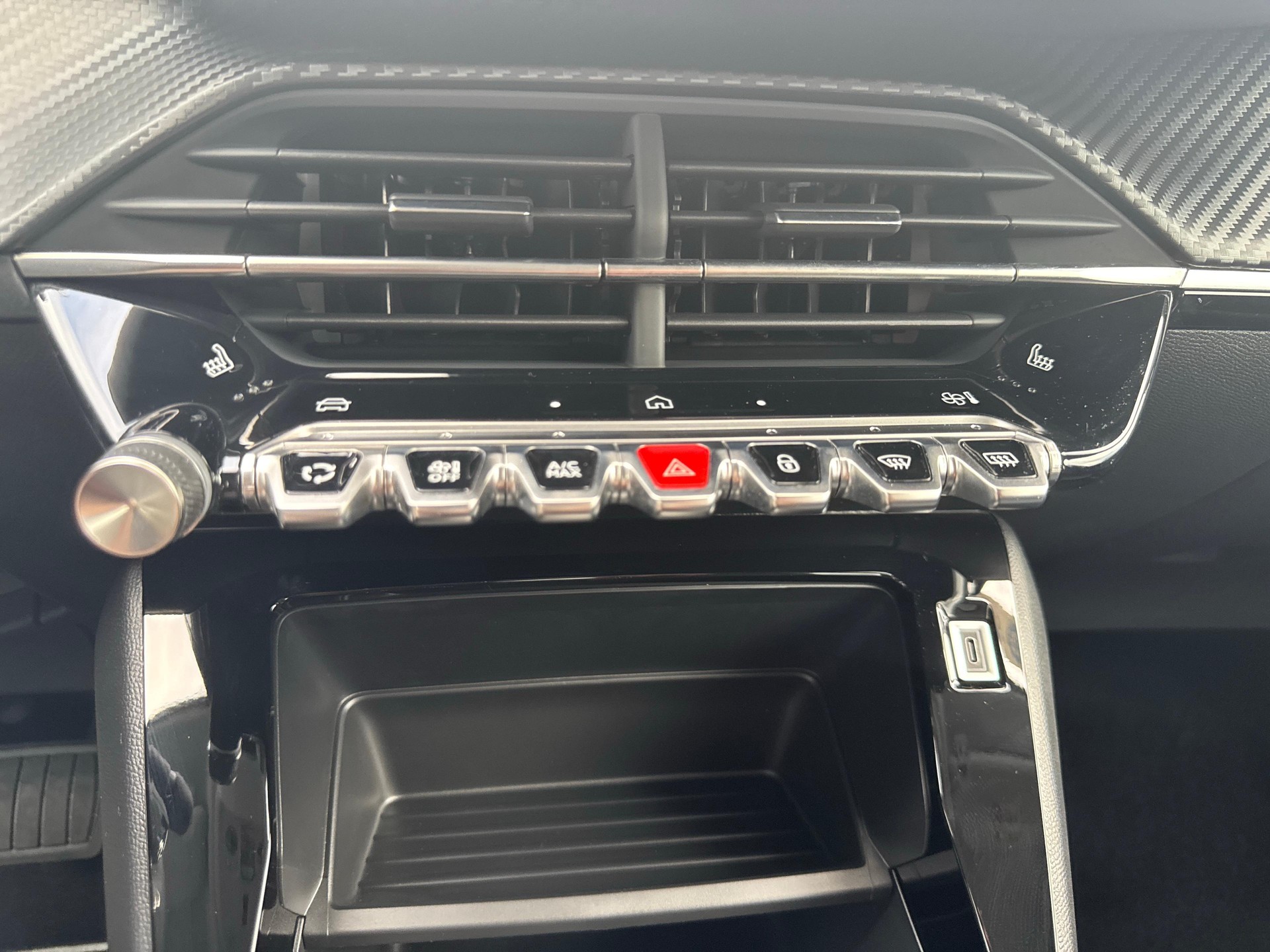 PEUGEOT 208 1.2 Hybrid Style-image-14
