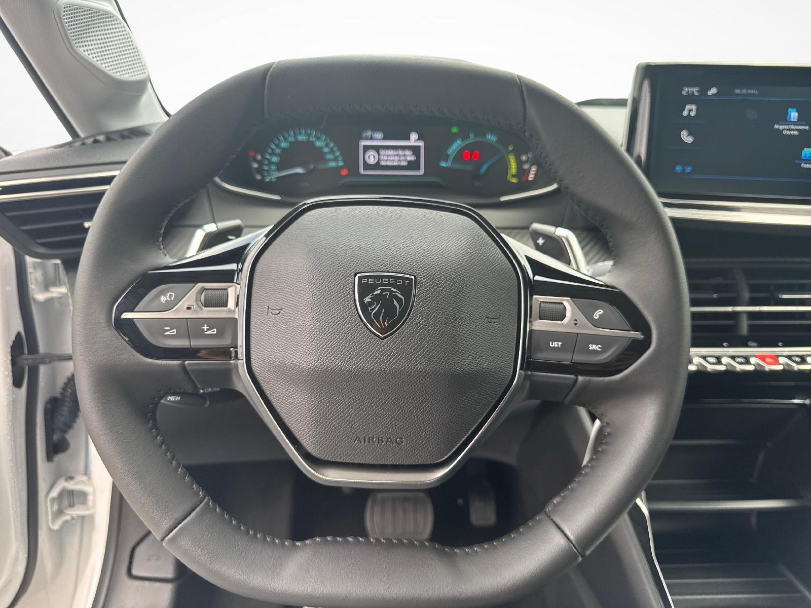 PEUGEOT 208 1.2 Hybrid Style-image-12