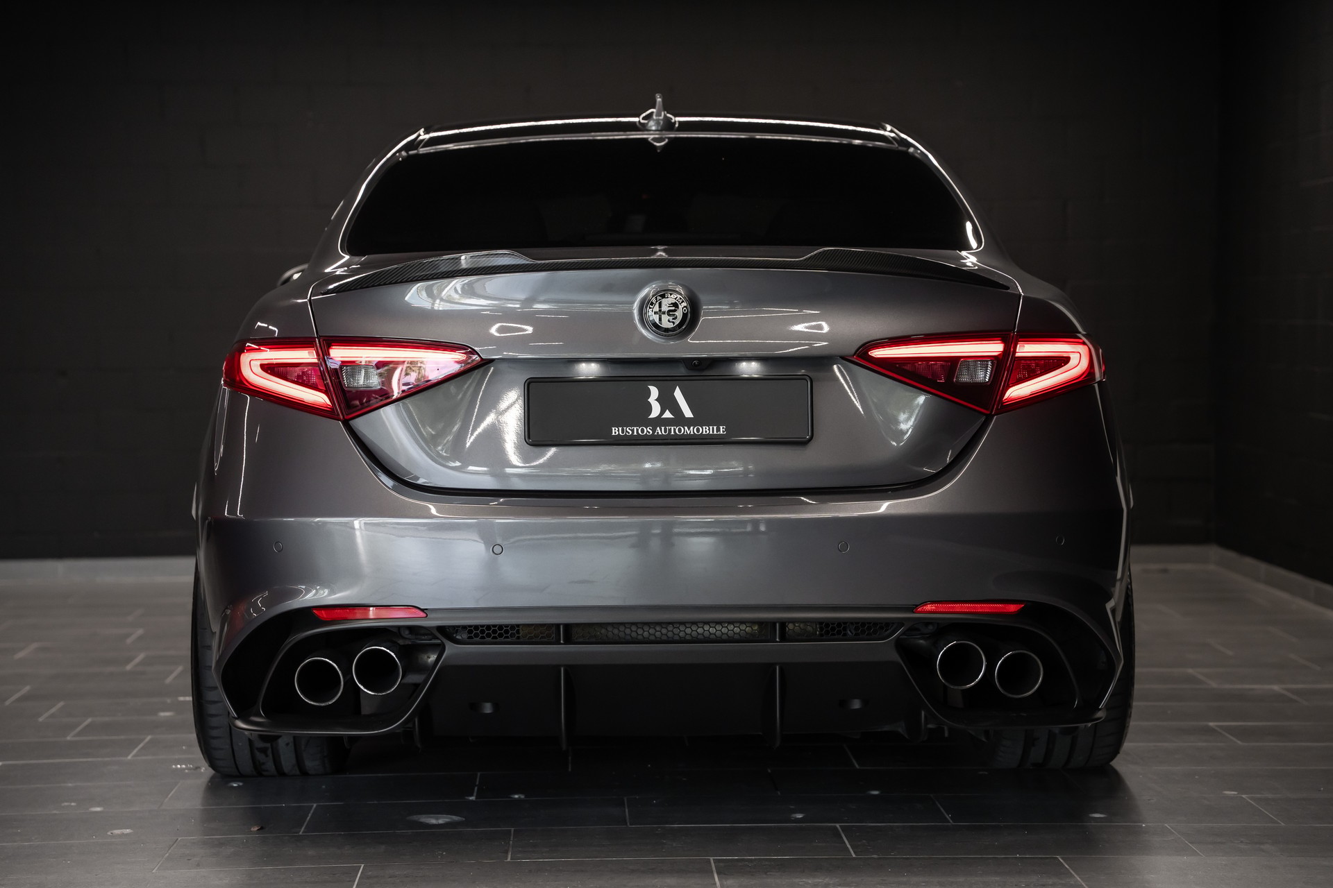 ALFA ROMEO Giulia 2.9 V6 Quadrifoglio Automatic / CH Auto / Werksgarantie / seltene Konfiguration / Schalensitze / Grüne Nähte / Carbon-image-7
