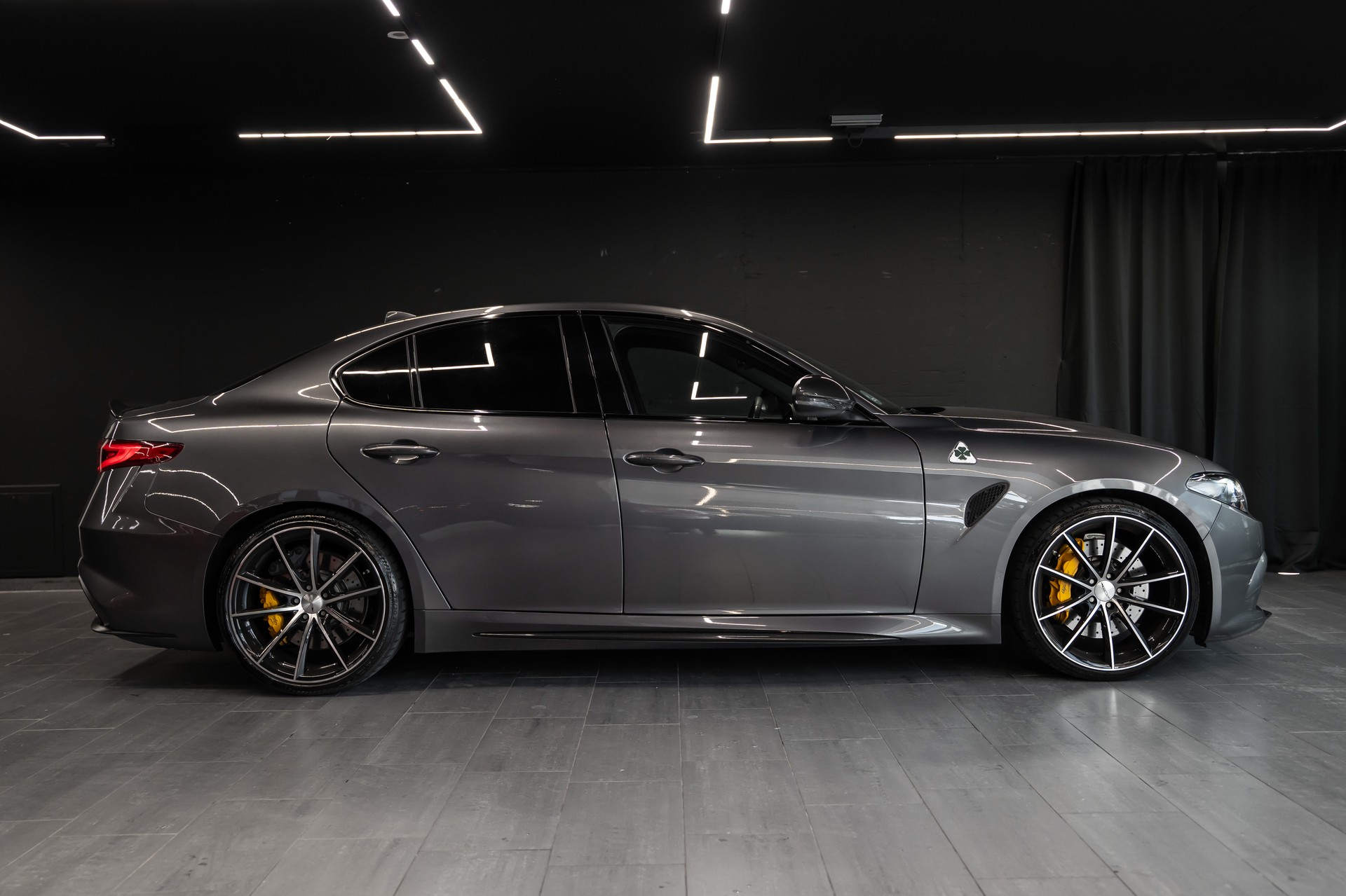 ALFA ROMEO Giulia 2.9 V6 Quadrifoglio Automatic / CH Auto / Werksgarantie / seltene Konfiguration / Schalensitze / Grüne Nähte / Carbon-image-2