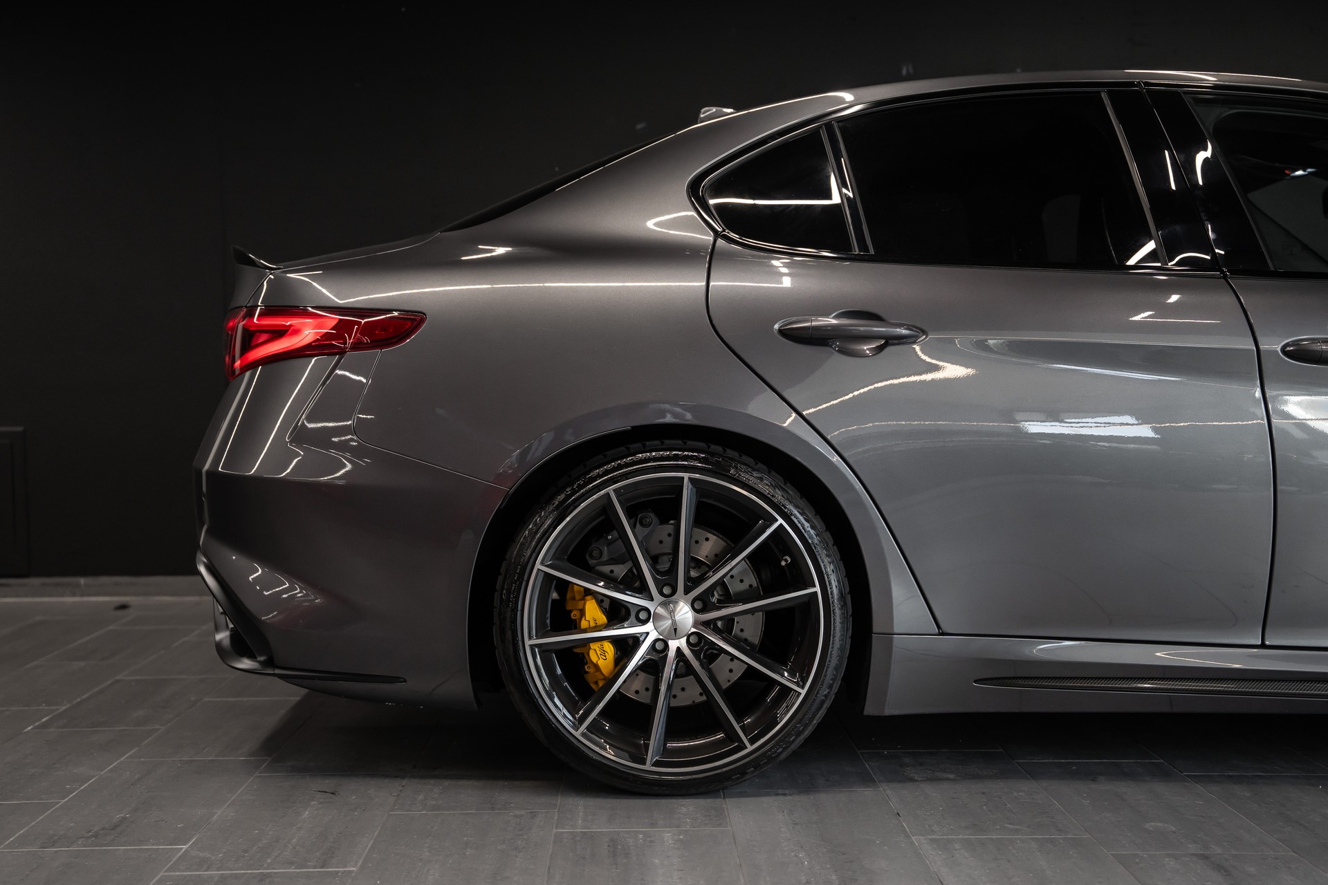 ALFA ROMEO Giulia 2.9 V6 Quadrifoglio Automatic / CH Auto / Werksgarantie / seltene Konfiguration / Schalensitze / Grüne Nähte / Carbon-image-4