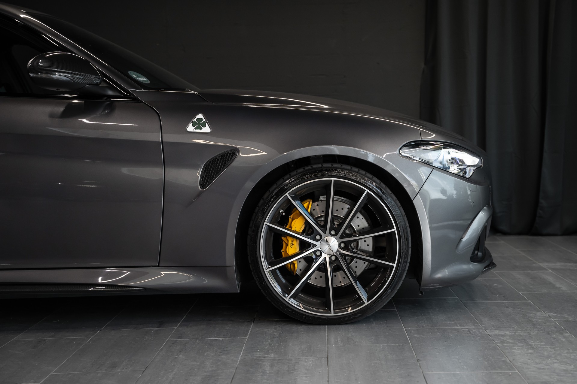 ALFA ROMEO Giulia 2.9 V6 Quadrifoglio Automatic / CH Auto / Werksgarantie / seltene Konfiguration / Schalensitze / Grüne Nähte / Carbon-image-3