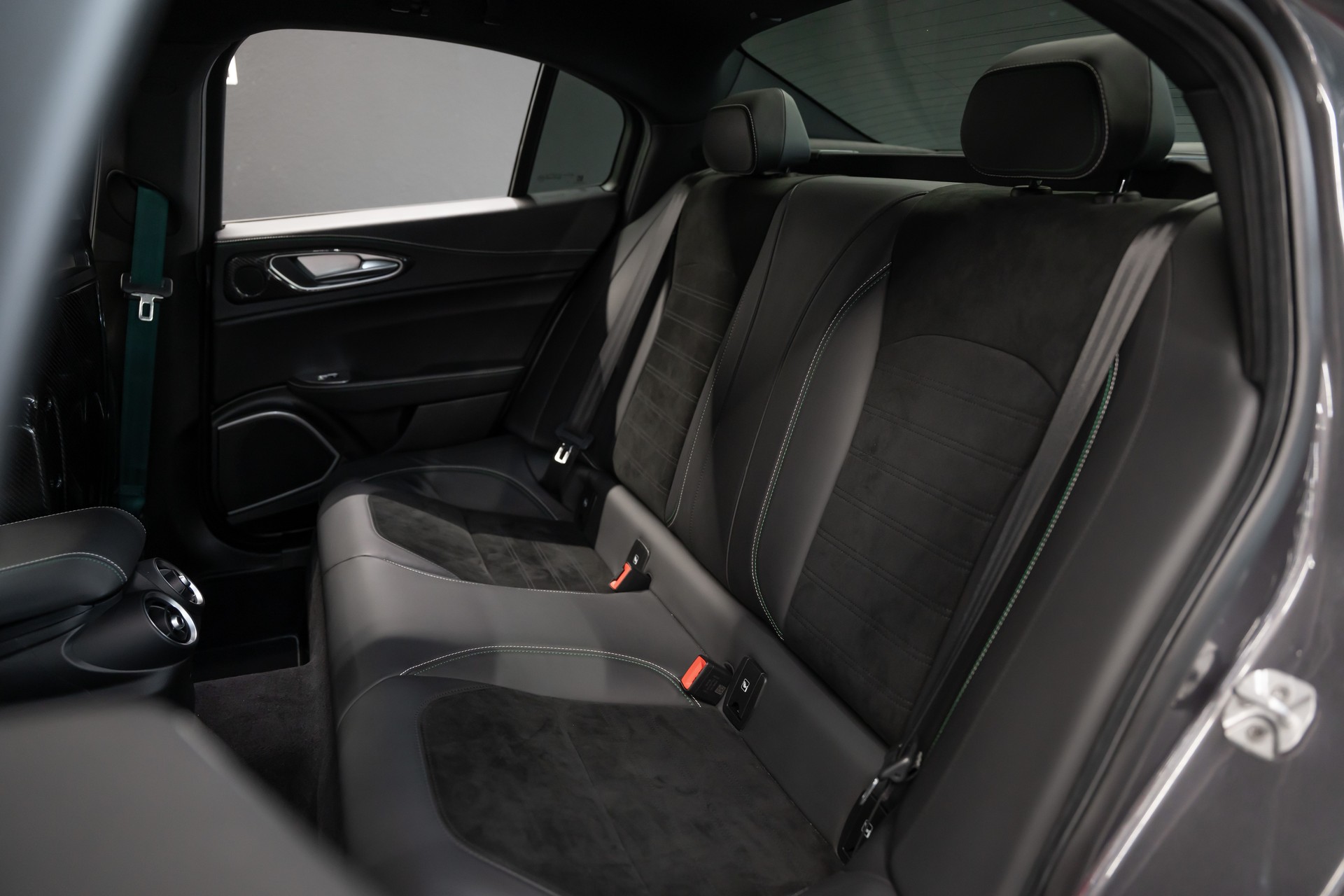 ALFA ROMEO Giulia 2.9 V6 Quadrifoglio Automatic / CH Auto / Werksgarantie / seltene Konfiguration / Schalensitze / Grüne Nähte / Carbon-image-10