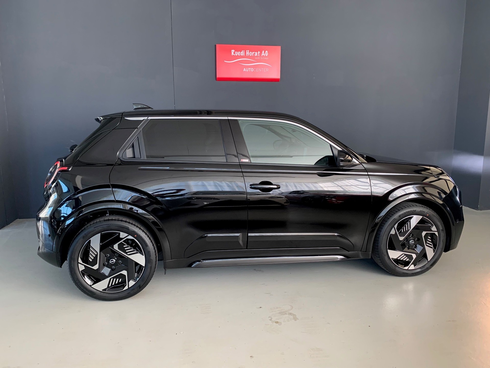 NISSAN Micra Evolve-showroom-element-3