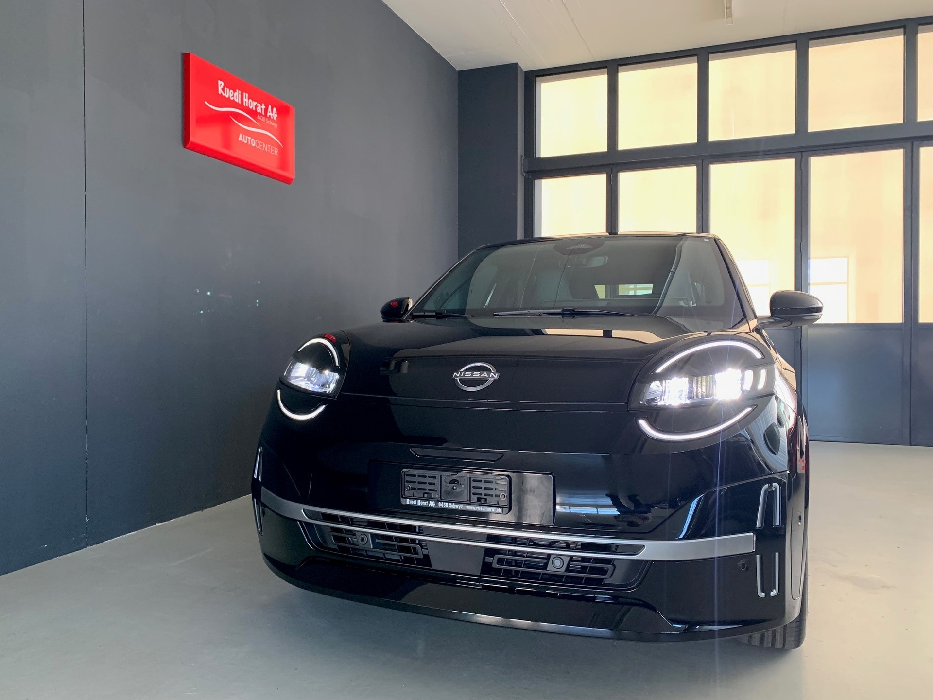 NISSAN Micra Evolve-showroom-element-1