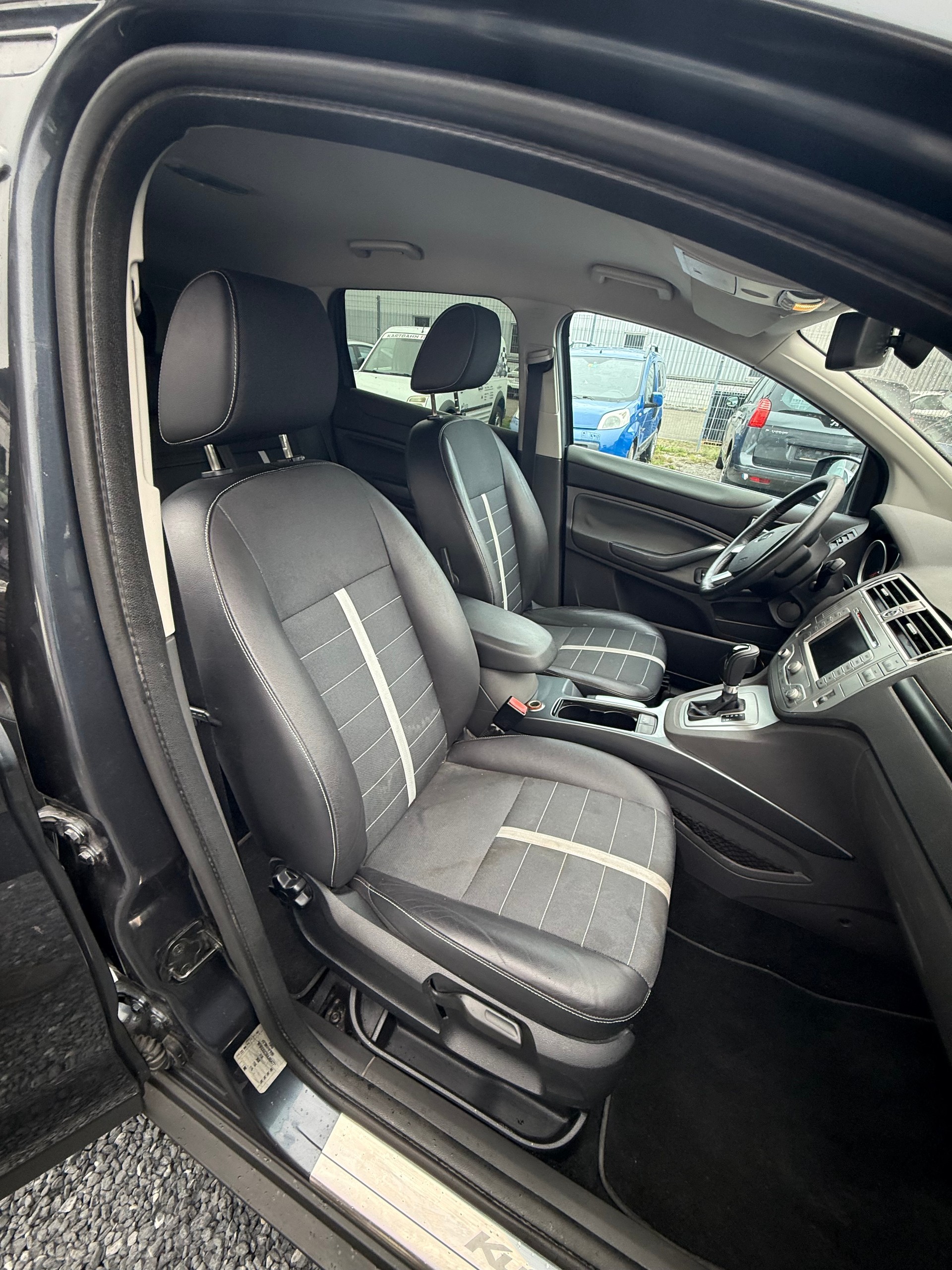 FORD Kuga 2.5 Turbo Titanium 4WD Automatic-image-12