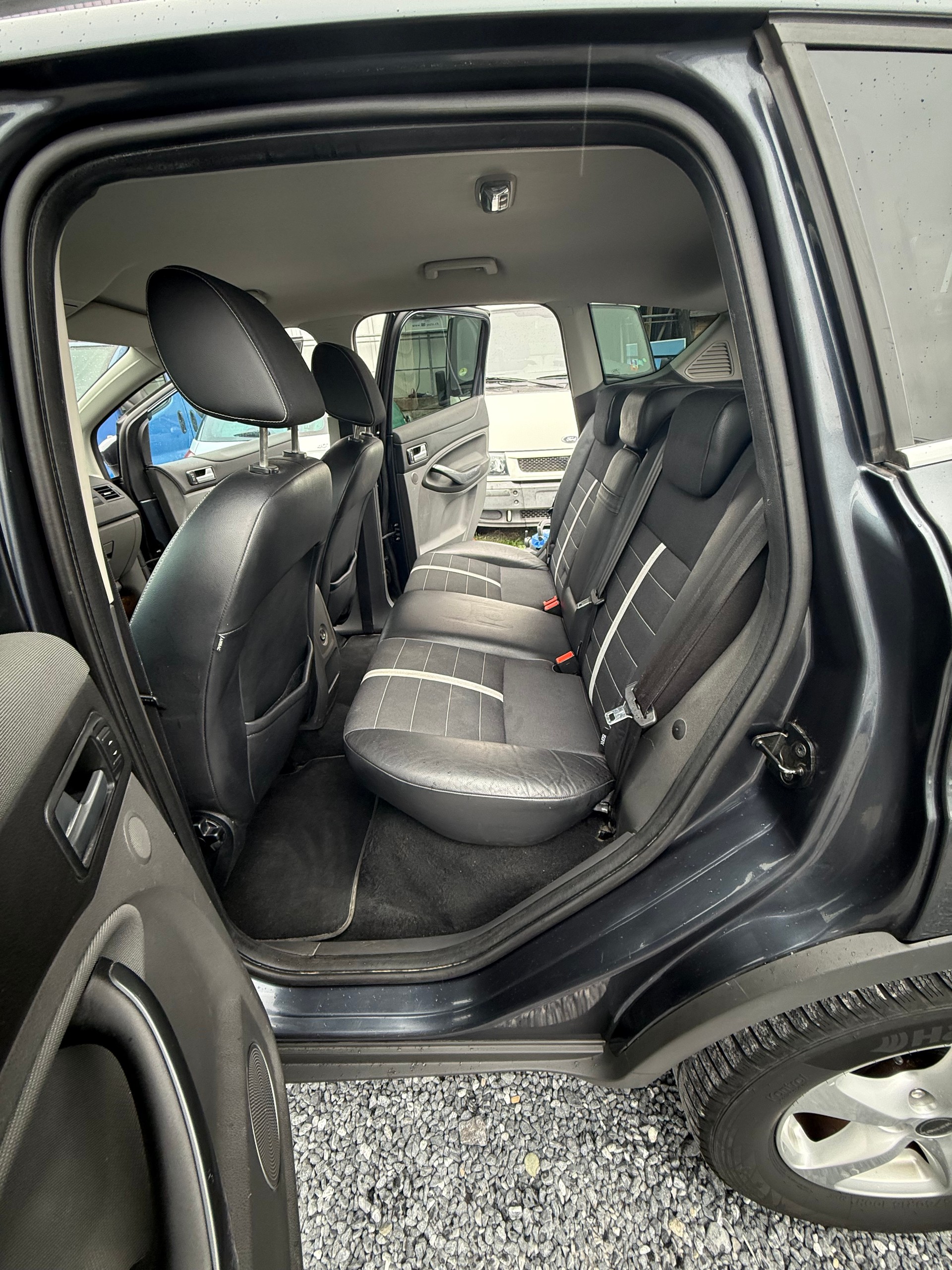 FORD Kuga 2.5 Turbo Titanium 4WD Automatic-image-10