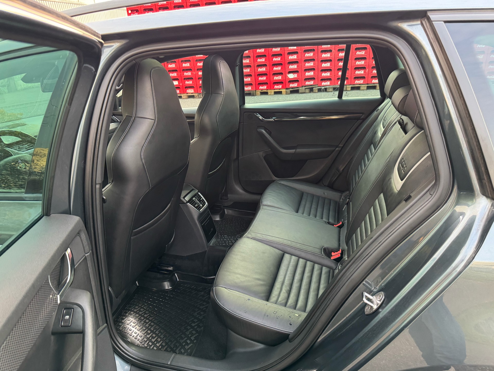 SKODA Octavia Combi 2.0 TDI RS Prag 4x4 DSG-image-16