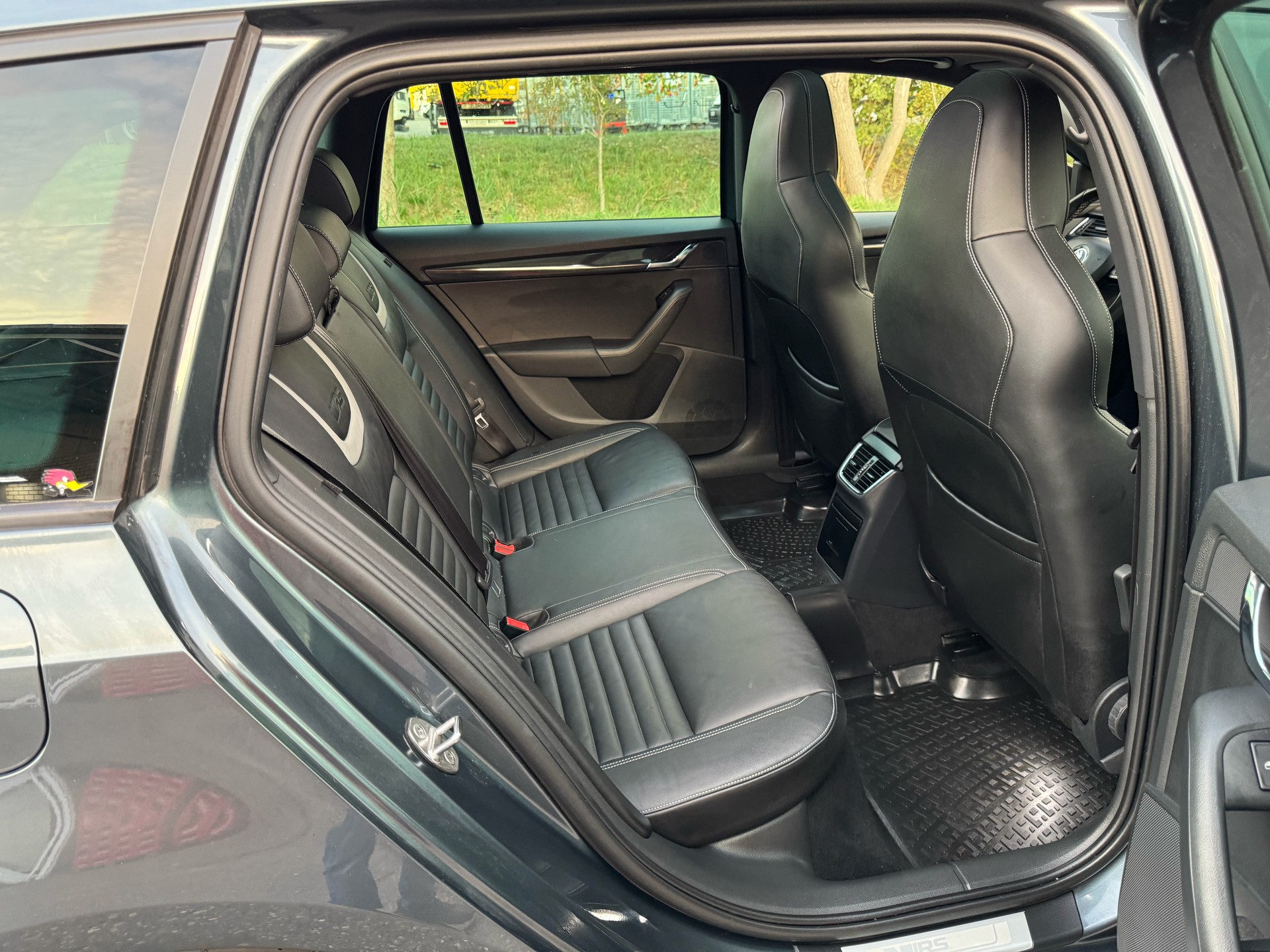 SKODA Octavia Combi 2.0 TDI RS Prag 4x4 DSG-image-12