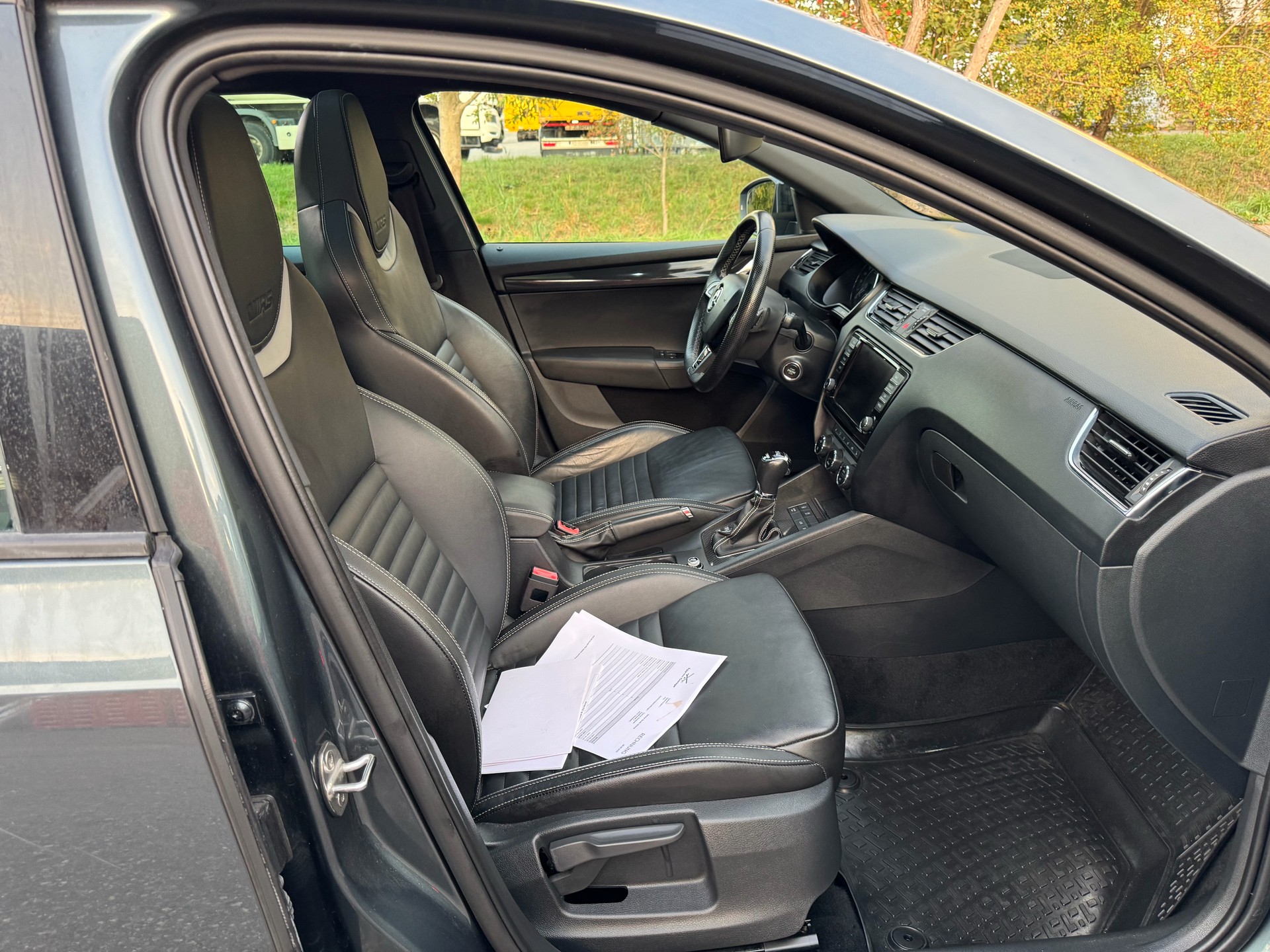 SKODA Octavia Combi 2.0 TDI RS Prag 4x4 DSG-image-11